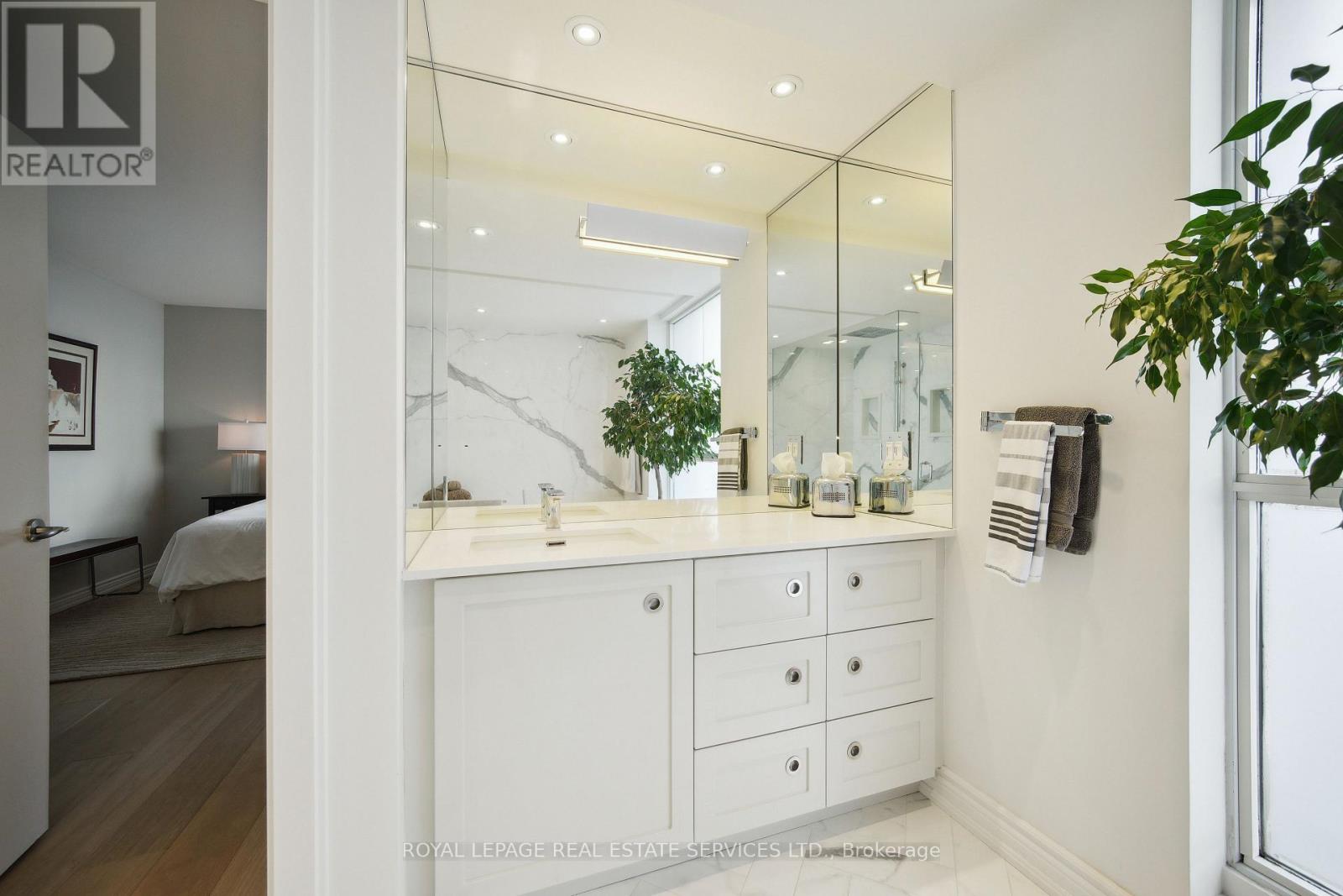 601 - 480 Queens Quay W Property Photo 35