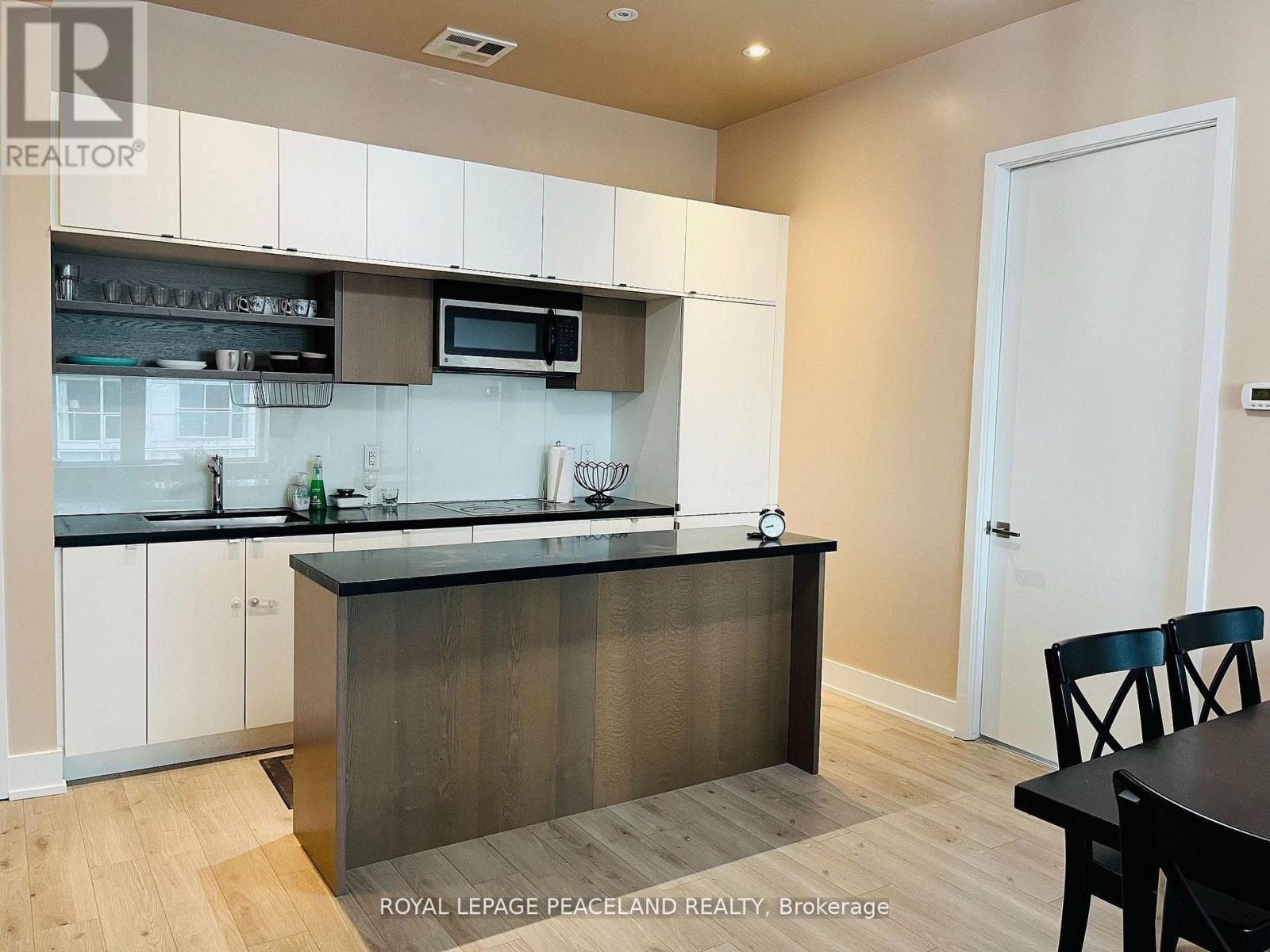1607 - 111 St. Clair Avenue W Property Photo 8