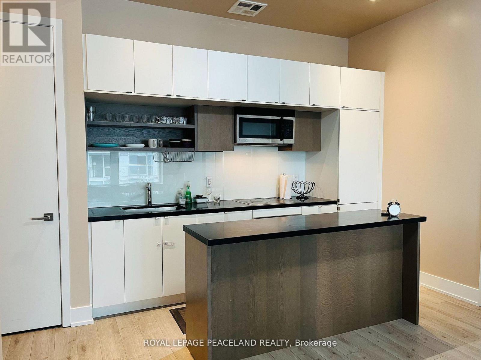 1607 - 111 St. Clair Avenue W Property Photo 9
