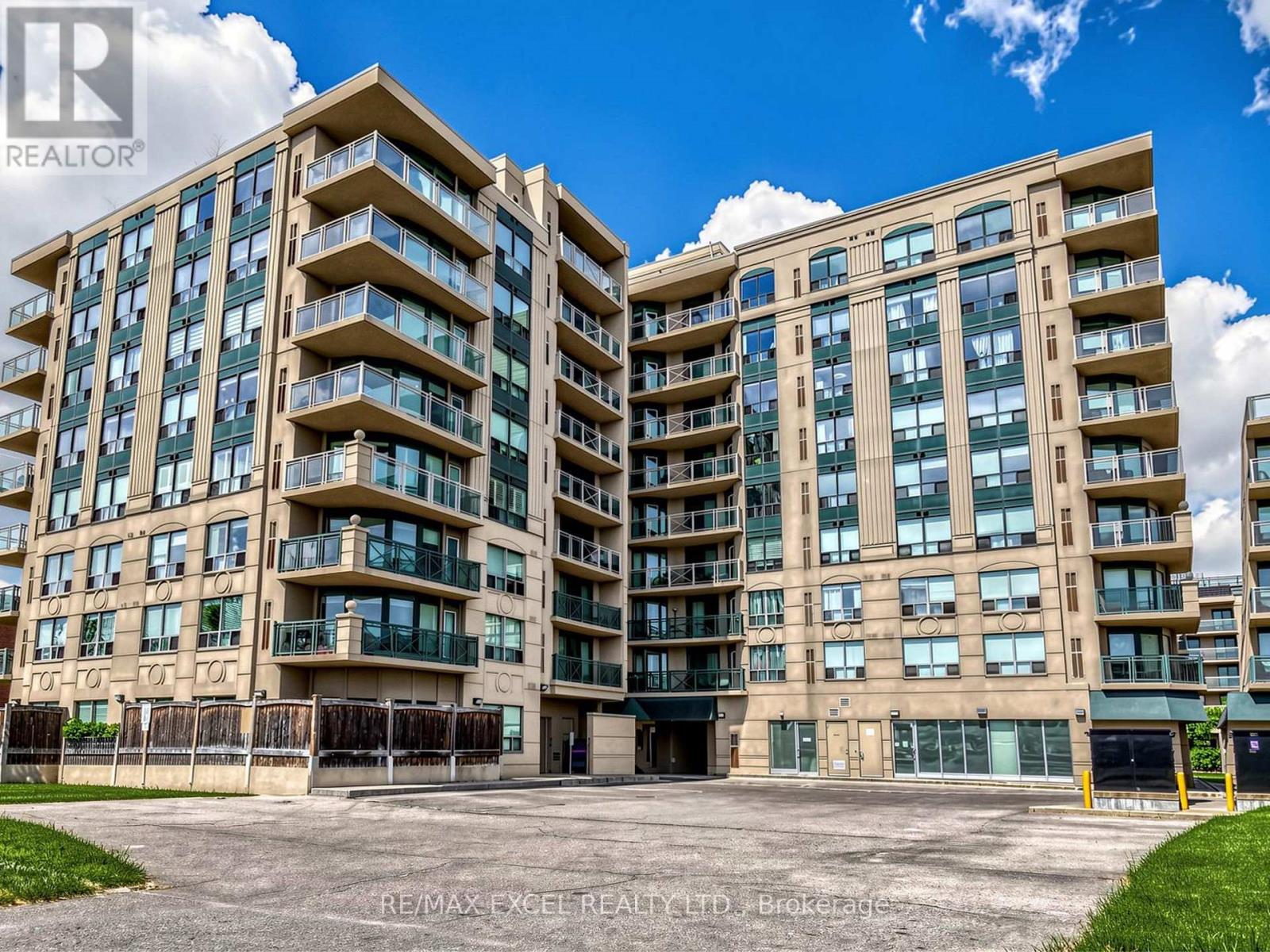 711 - 920 Sheppard Avenue W Property Photo 2
