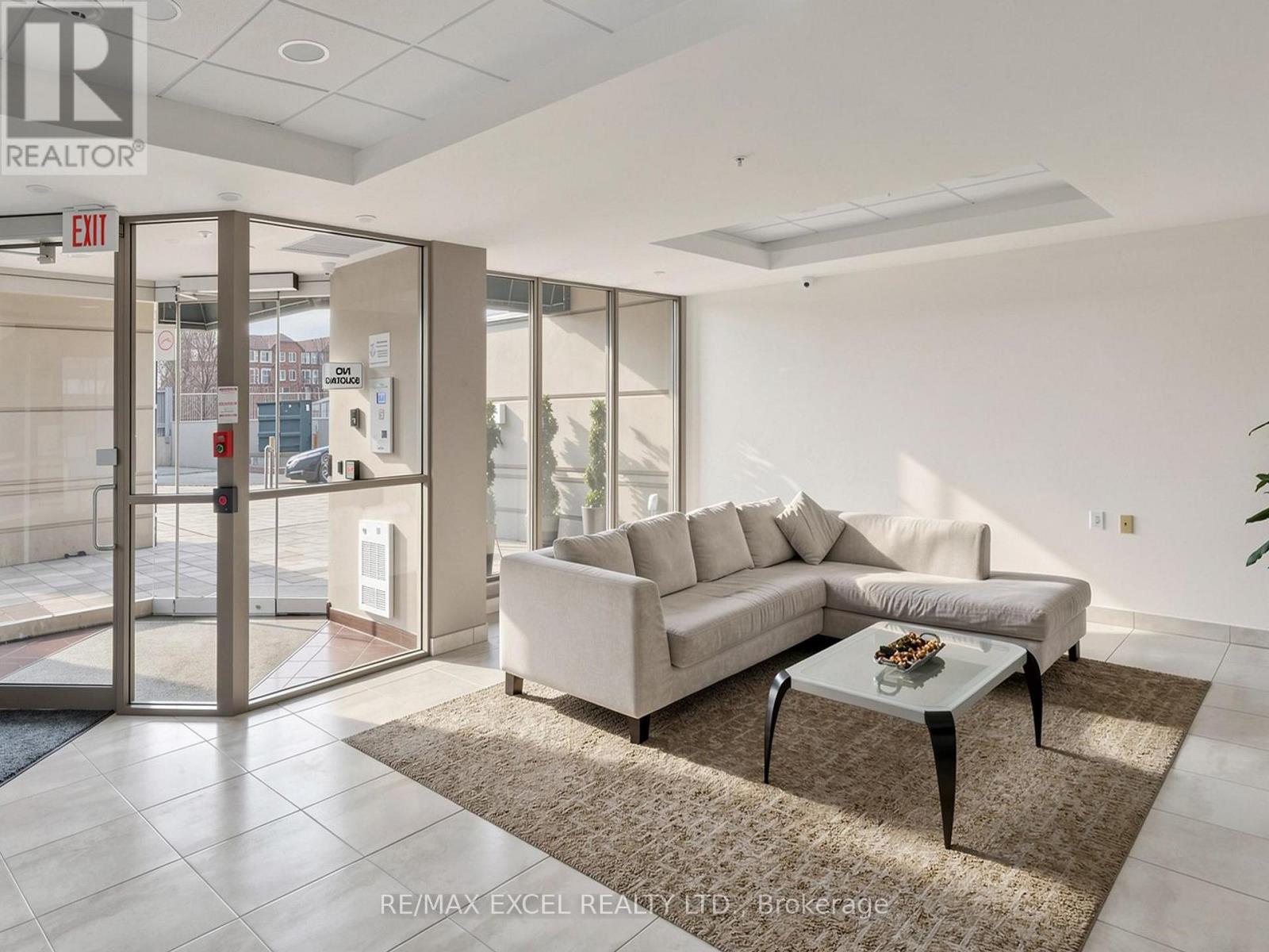 711 - 920 Sheppard Avenue W Property Photo 3