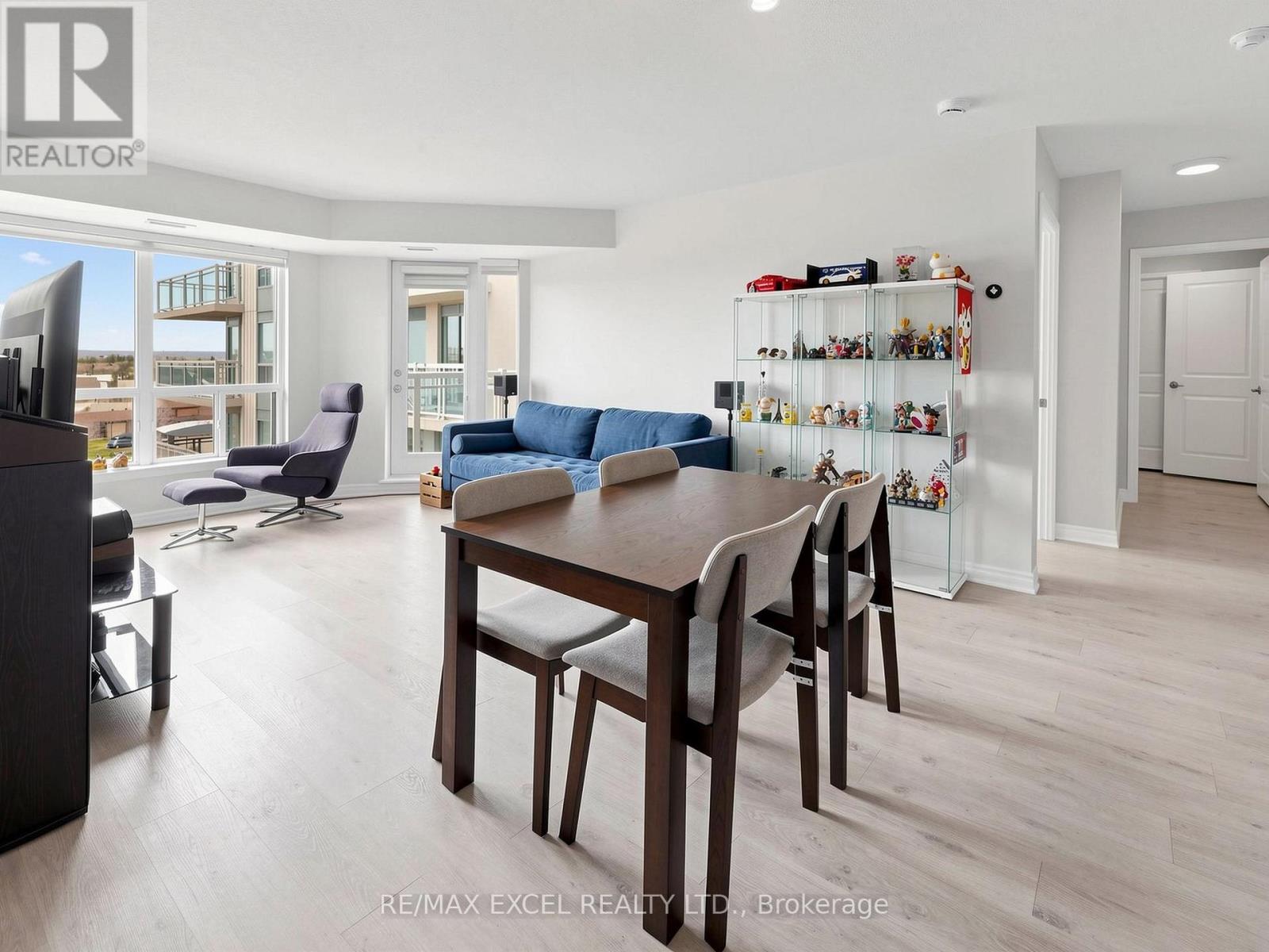 711 - 920 Sheppard Avenue W Property Photo 7