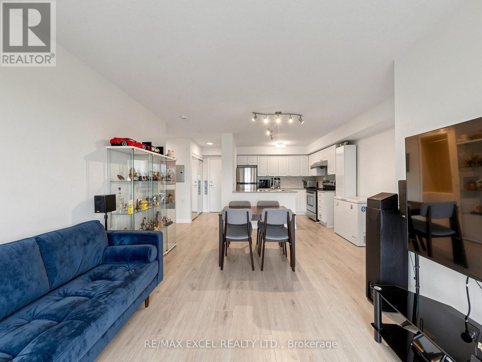 711 - 920 Sheppard Avenue W Property Photo 9