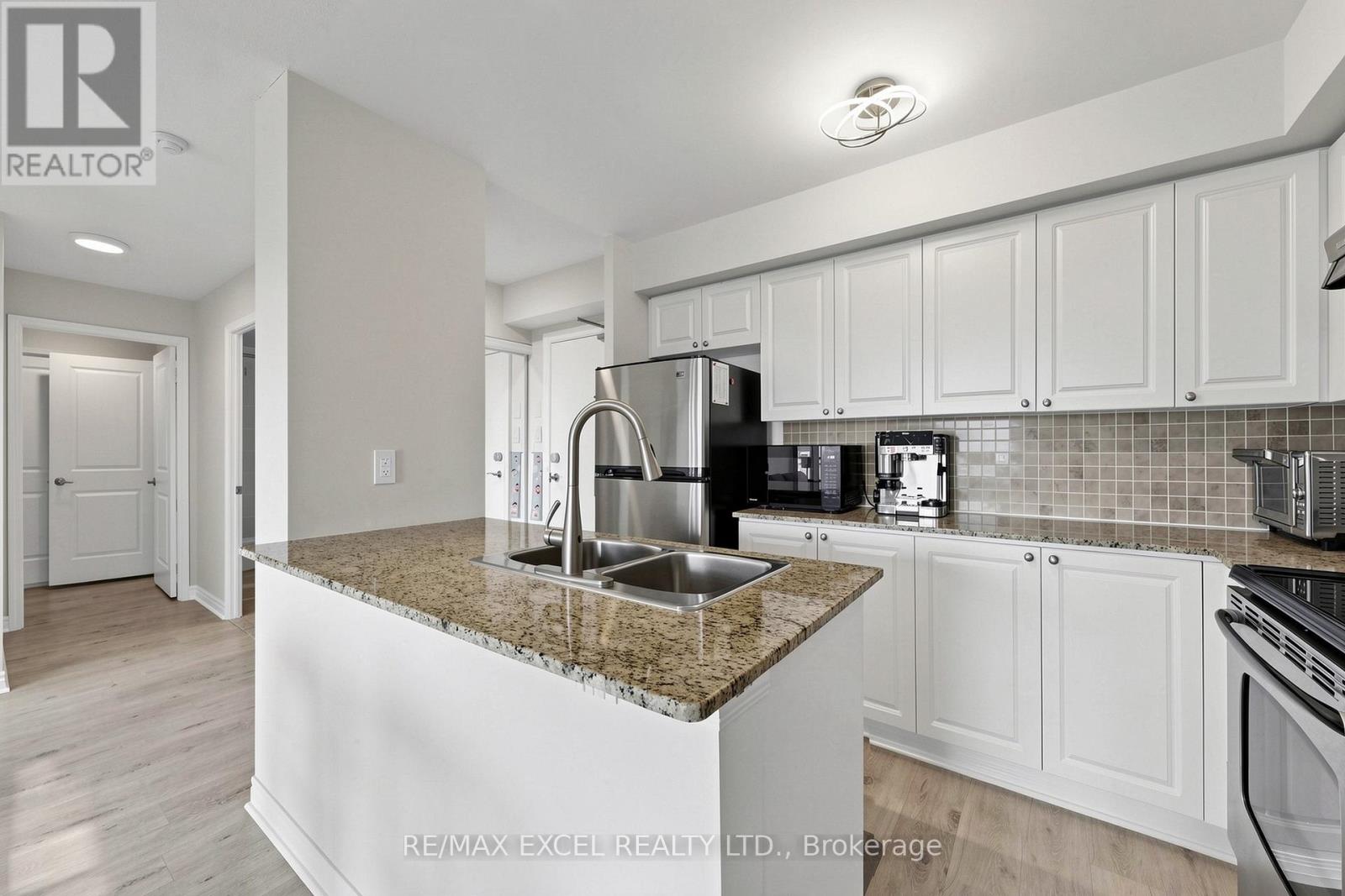 711 - 920 Sheppard Avenue W Property Photo 10