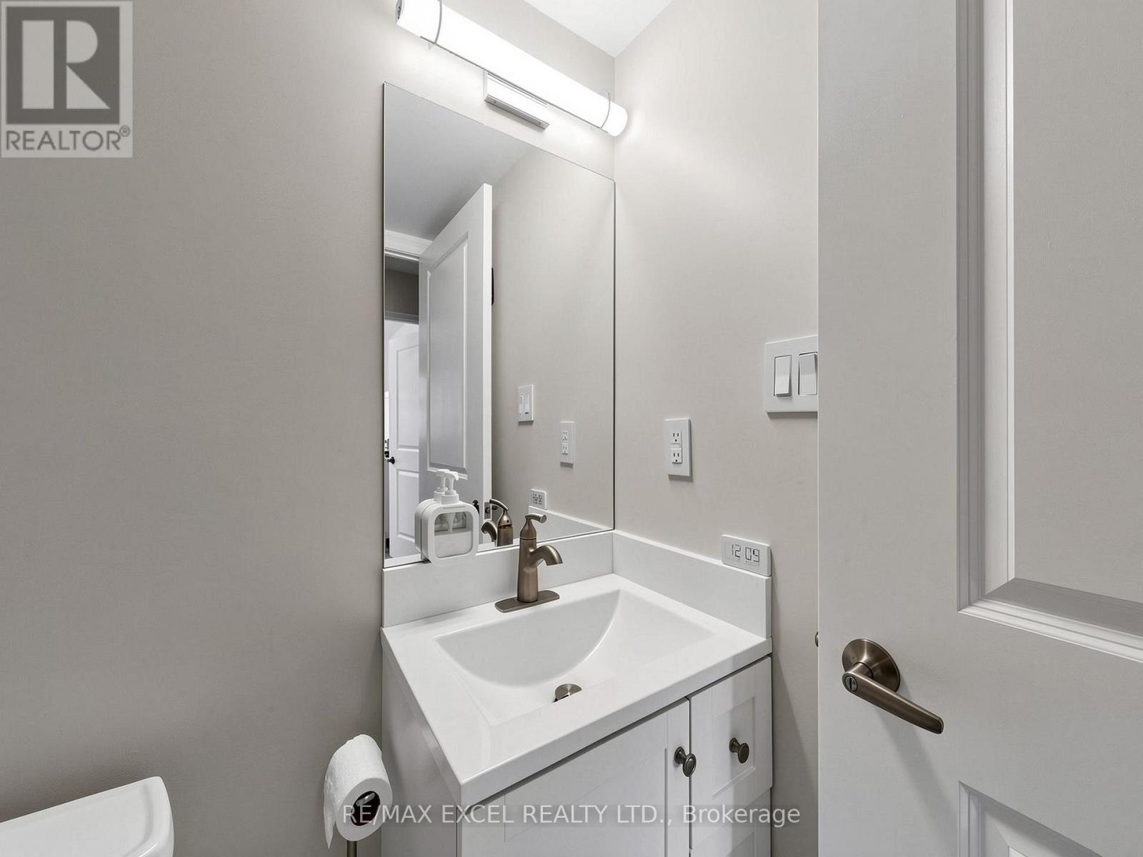 711 - 920 Sheppard Avenue W Property Photo 24