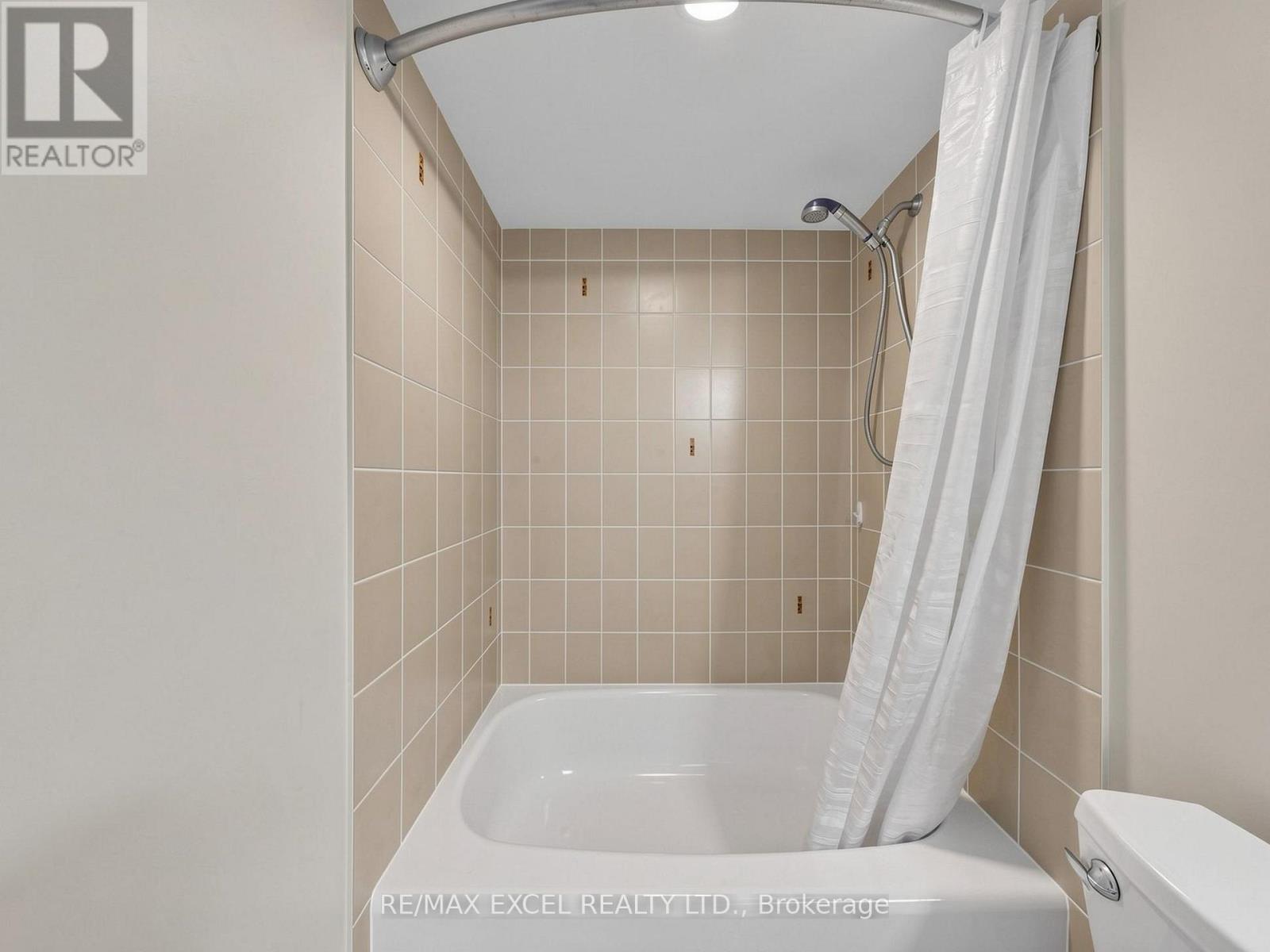 711 - 920 Sheppard Avenue W Property Photo 25