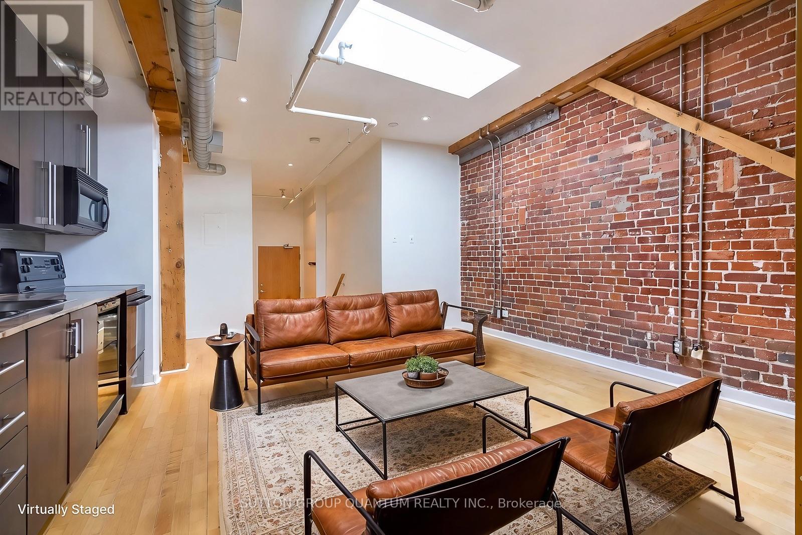 413 - 81a Front Street E Property Photo 6