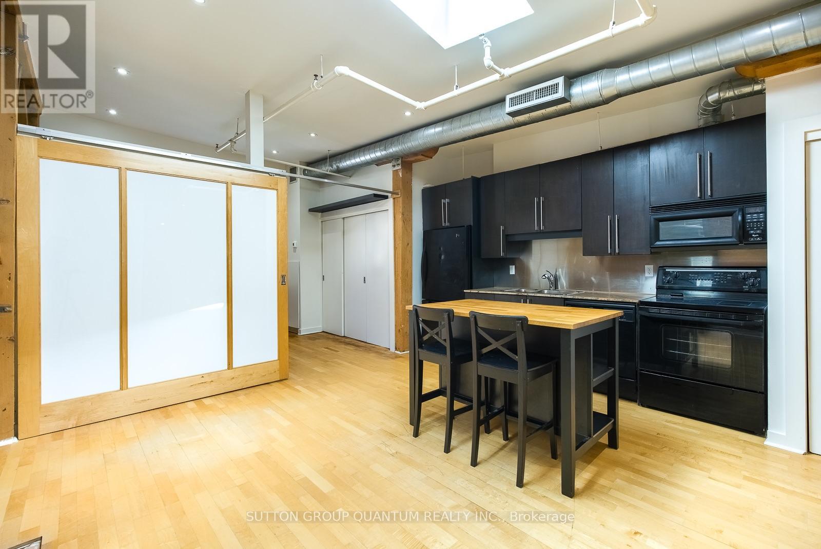413 - 81a Front Street E Property Photo 9
