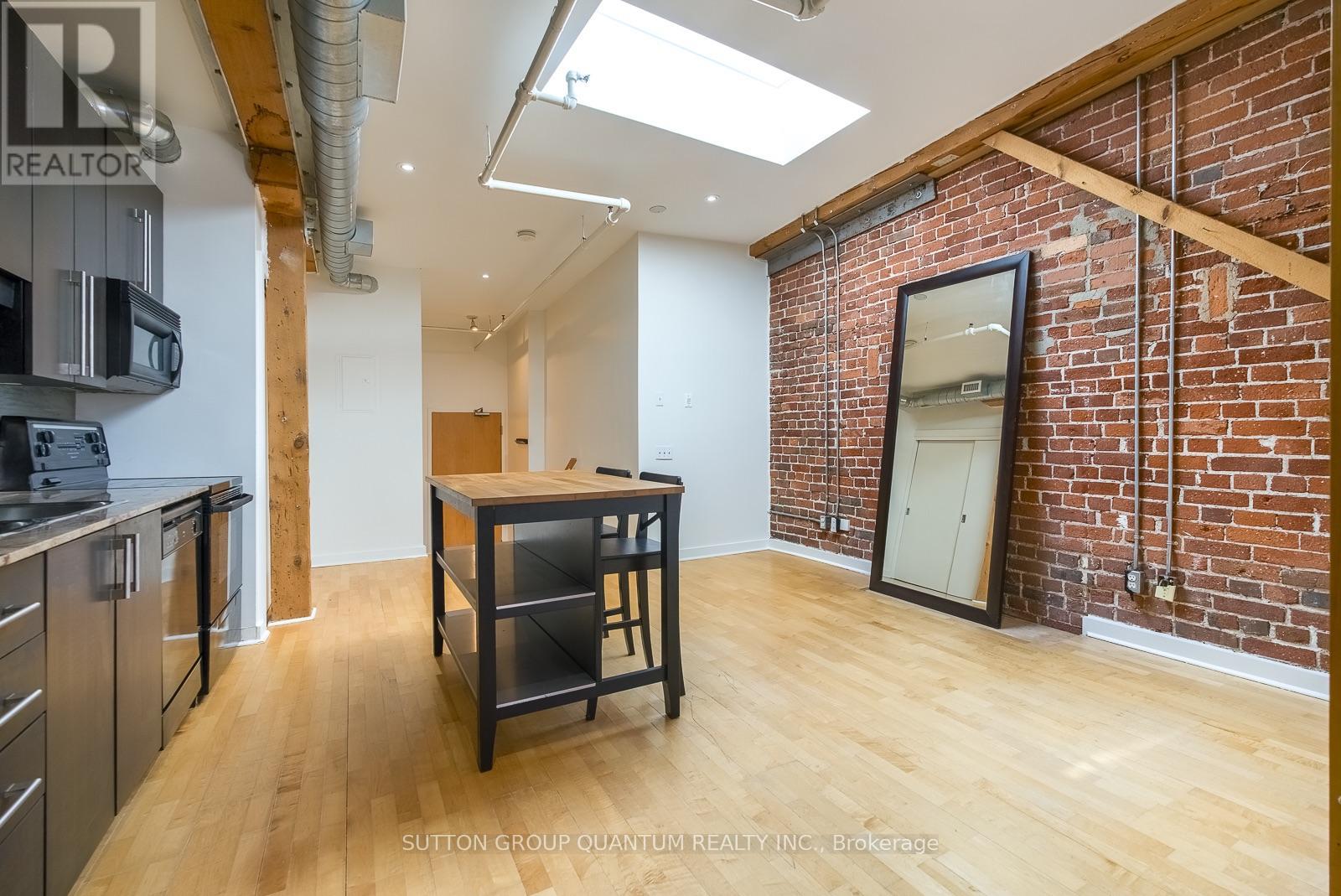 413 - 81a Front Street E Property Photo 11