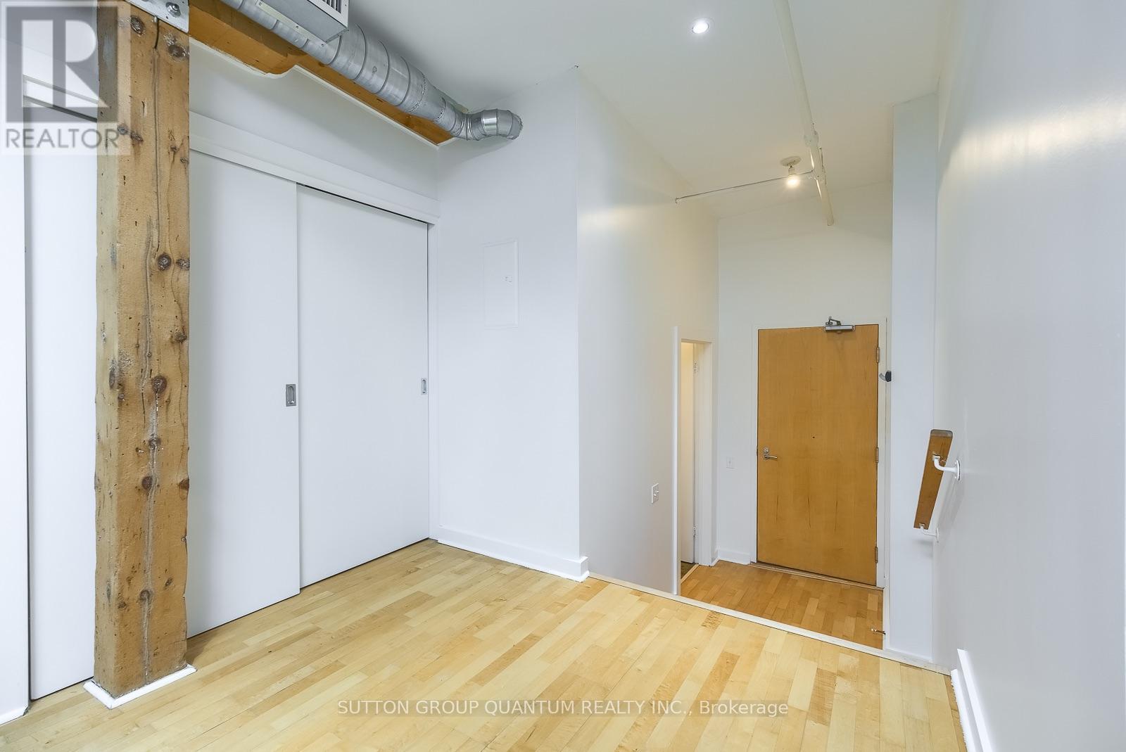 413 - 81a Front Street E Property Photo 14