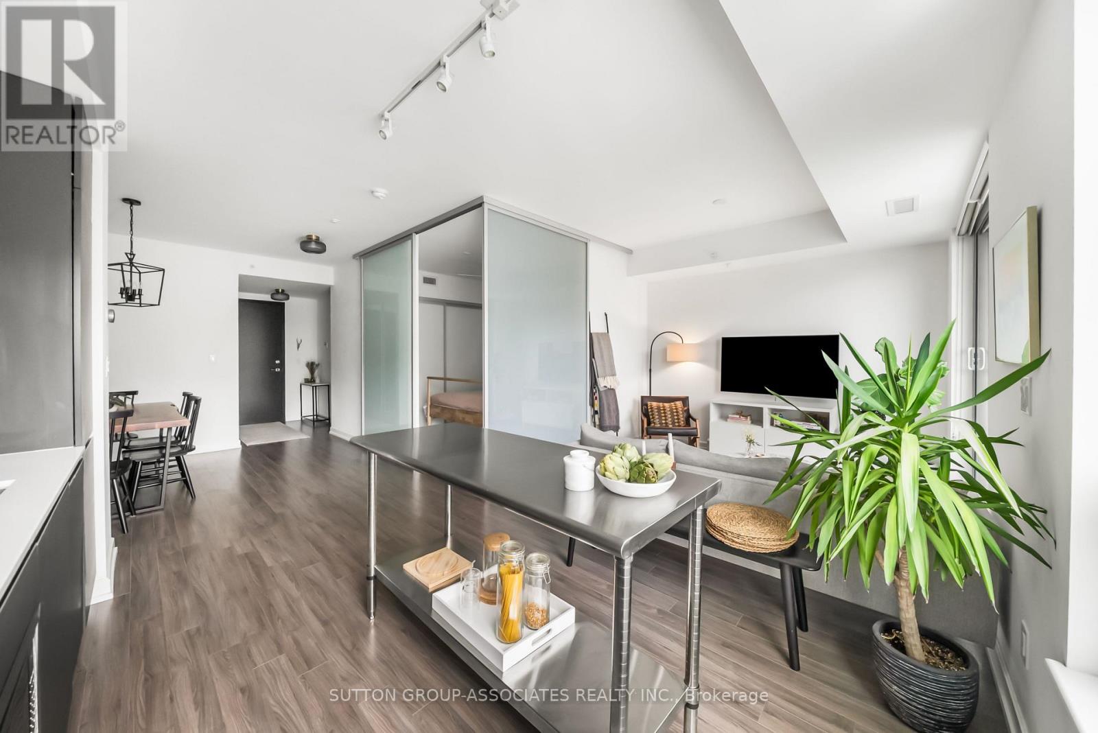 502 - 377 Madison Avenue Property Photo 6
