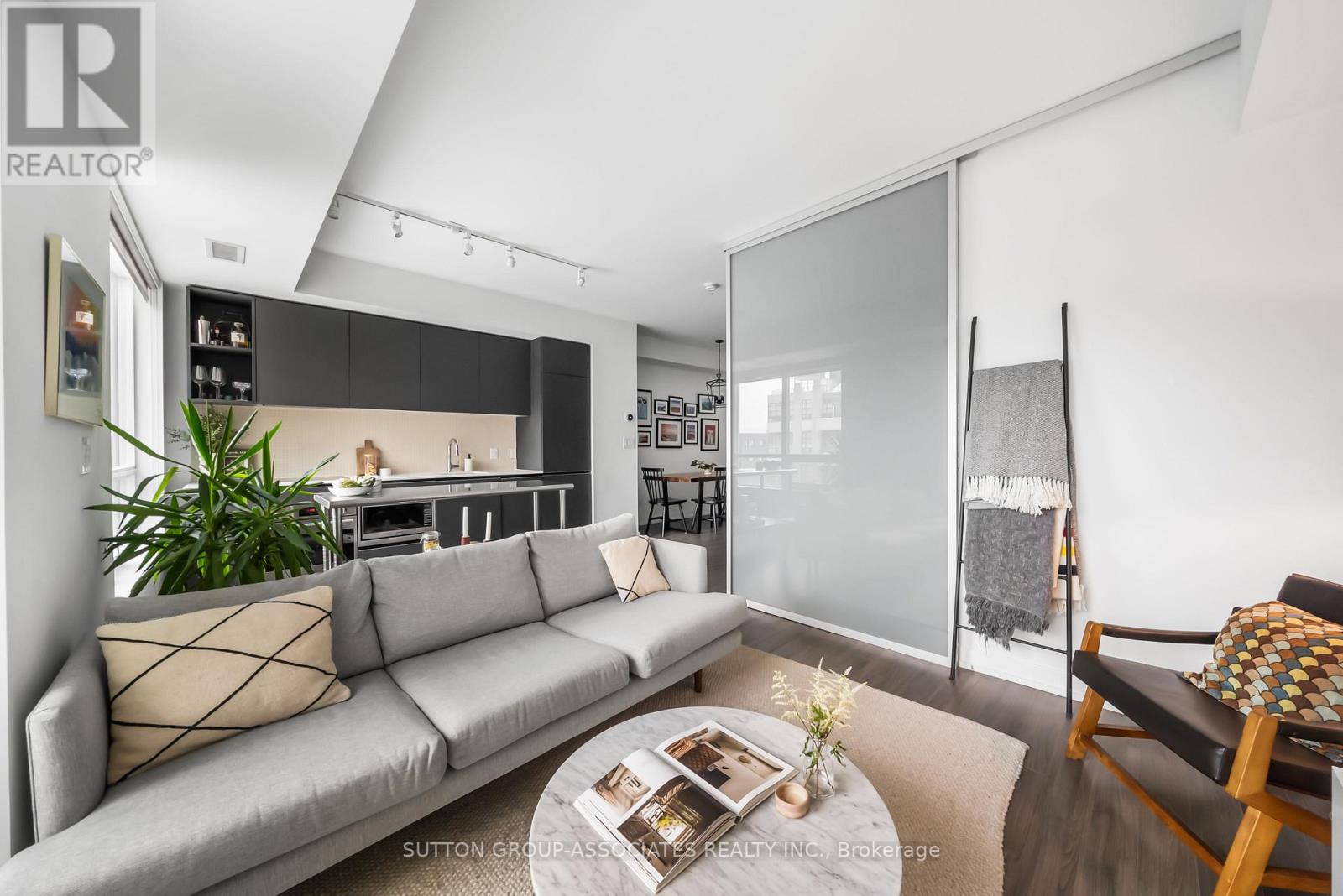502 - 377 Madison Avenue Property Photo 8
