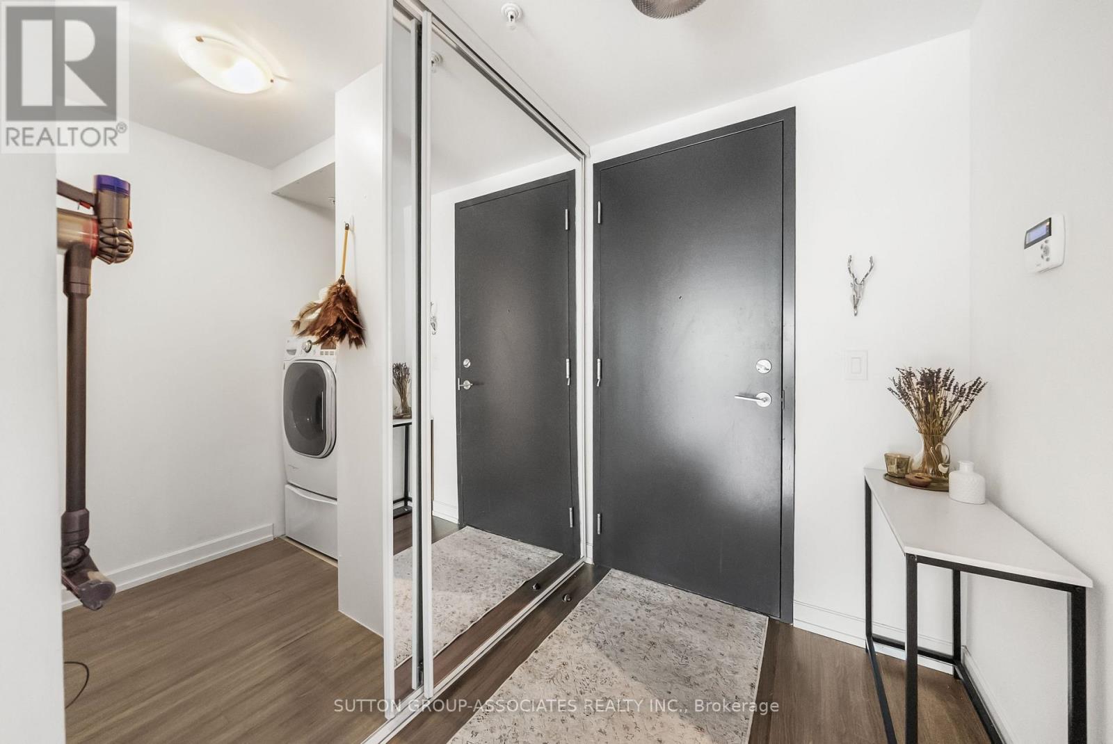 502 - 377 Madison Avenue Property Photo 20