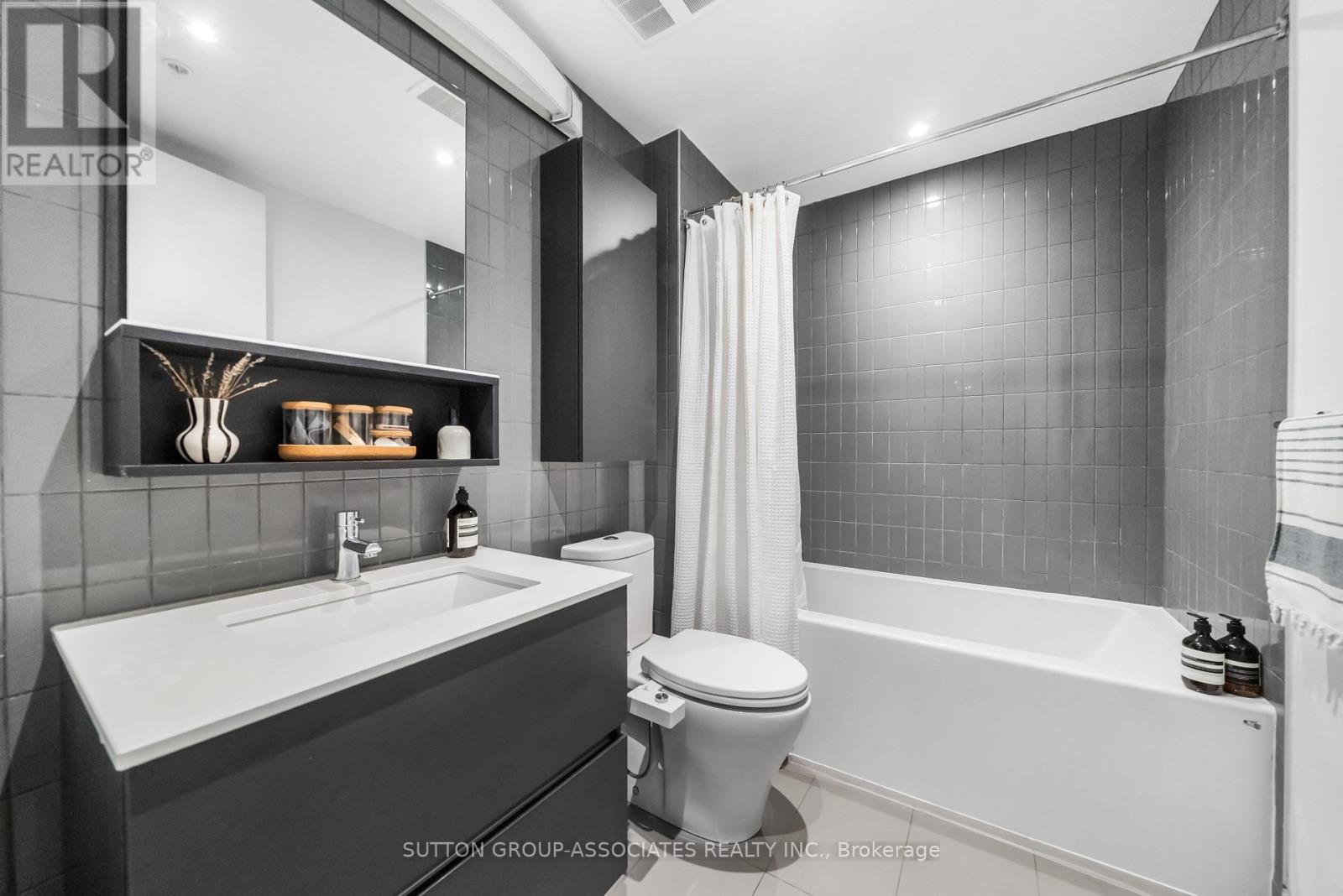 502 - 377 Madison Avenue Property Photo 21