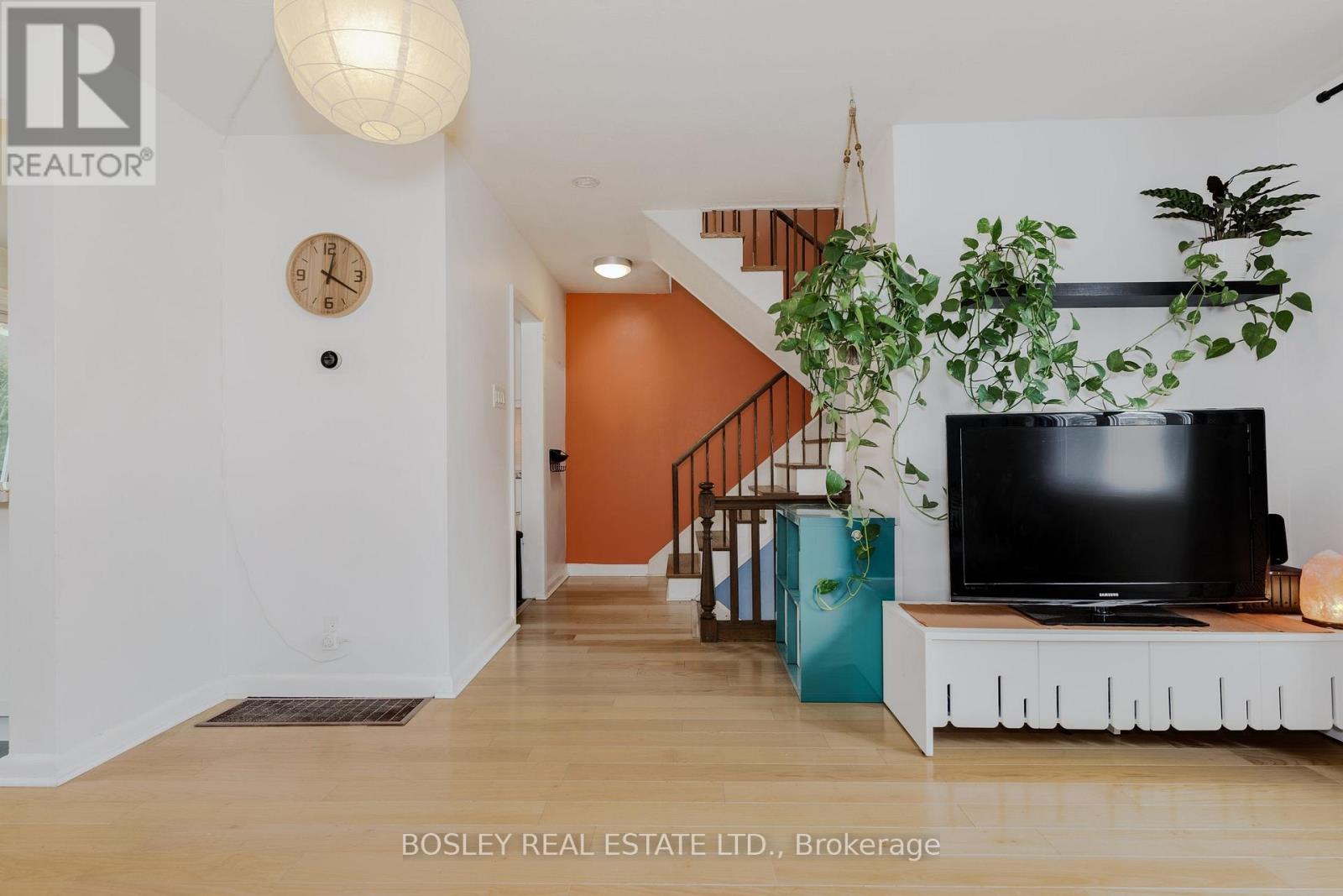 2 COTTONWOOD DRIVE