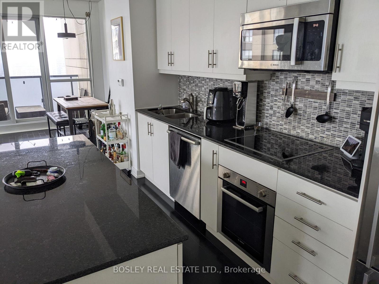 1806 - 1 The Esplanade Avenue Property Photo 3
