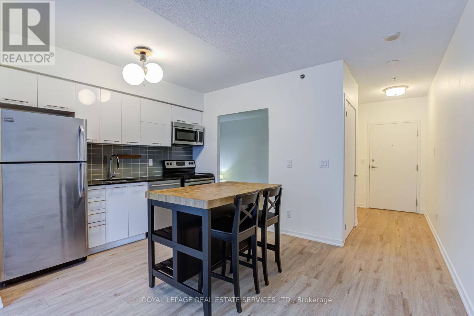 107 - 38 Joe Shuster Way Property Photo 10