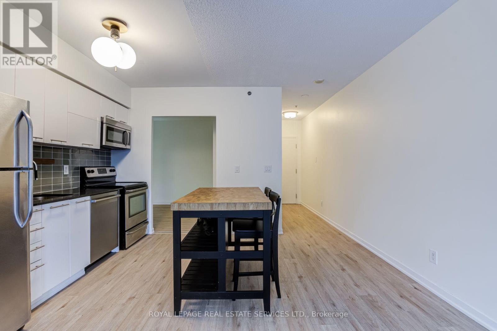 107 - 38 Joe Shuster Way Property Photo 11