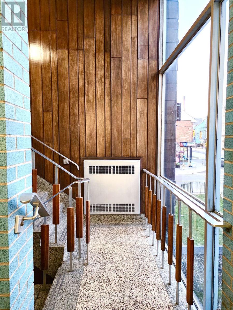 250 - 226 Bathurst Street Property Photo 2