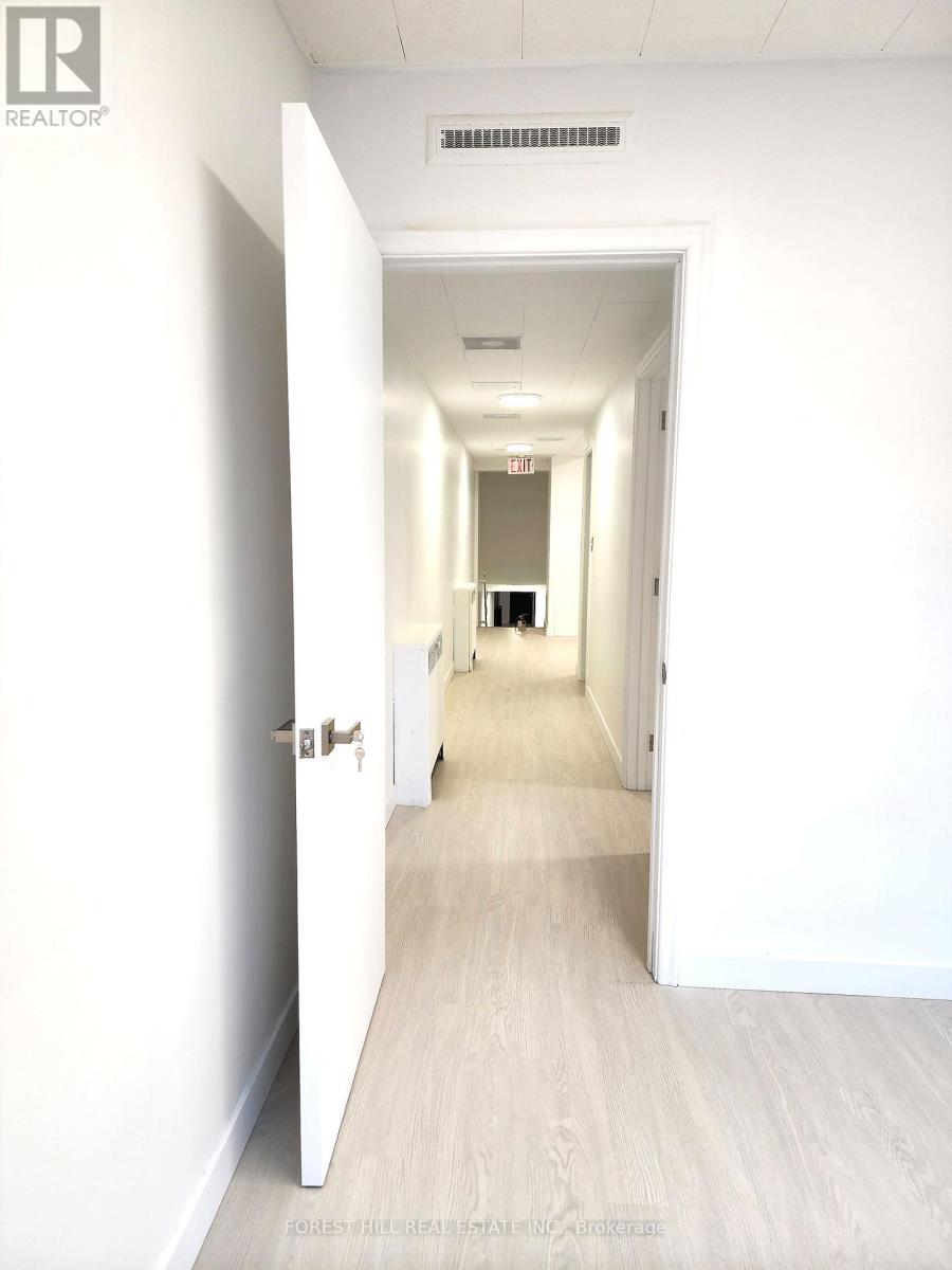 250 - 226 Bathurst Street Property Photo 3