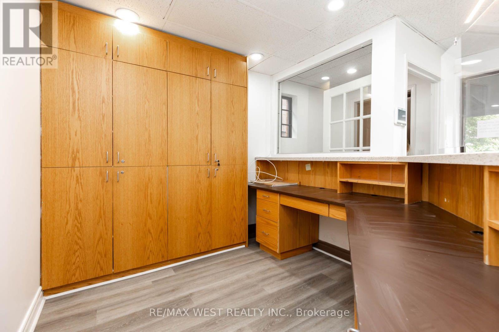 Main Floor - 1083 Bloor Street W Property Photo 7