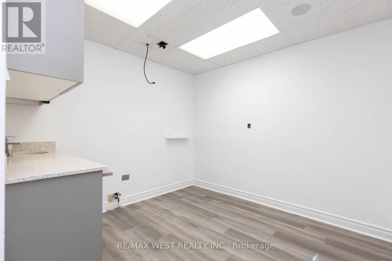 Main Floor - 1083 Bloor Street W Property Photo 10