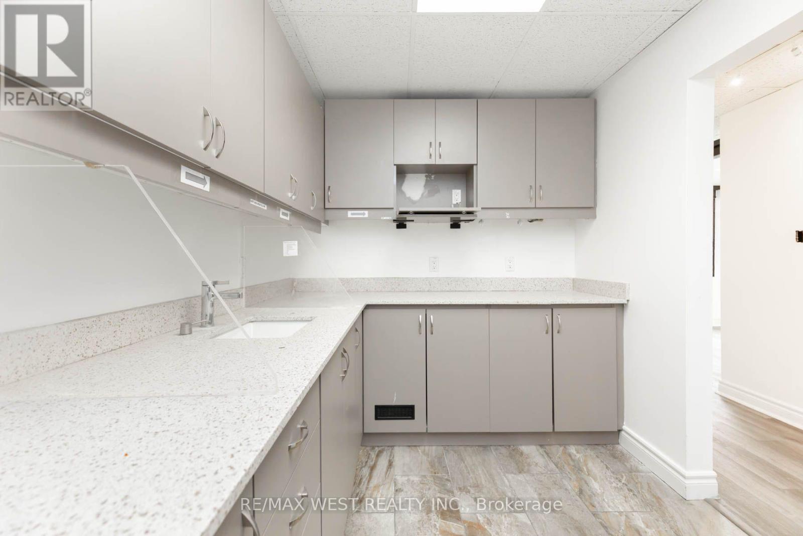 Main Floor - 1083 Bloor Street W Property Photo 13