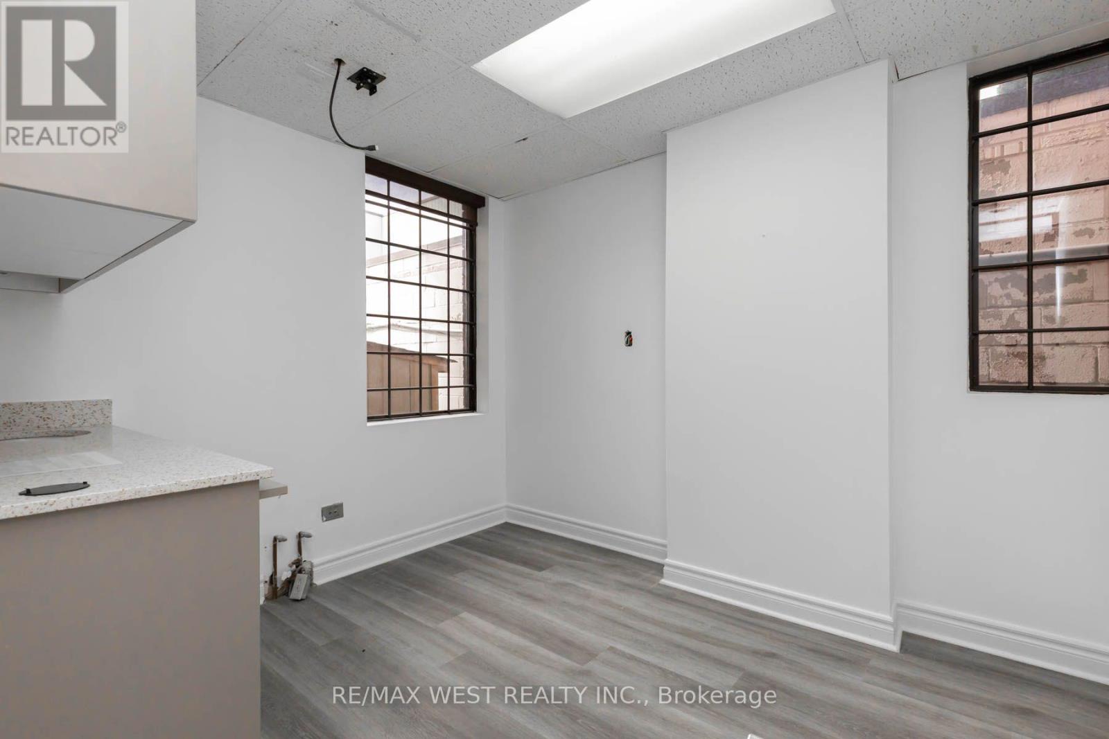 Main Floor - 1083 Bloor Street W Property Photo 14