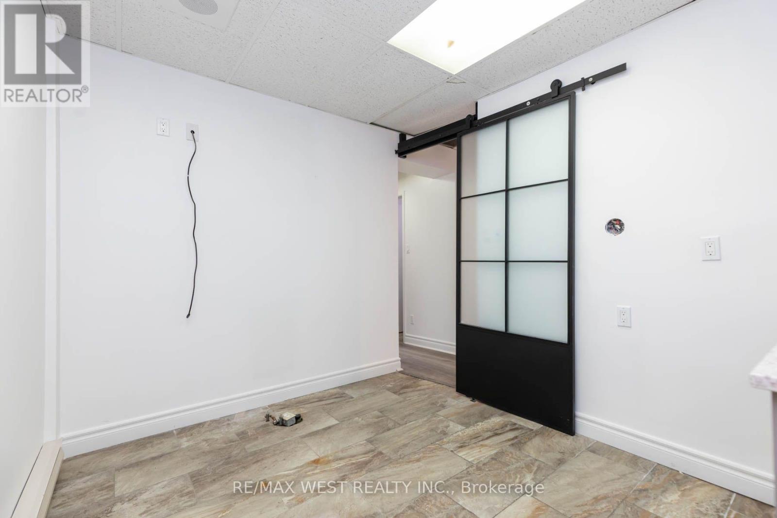 Main Floor - 1083 Bloor Street W Property Photo 18