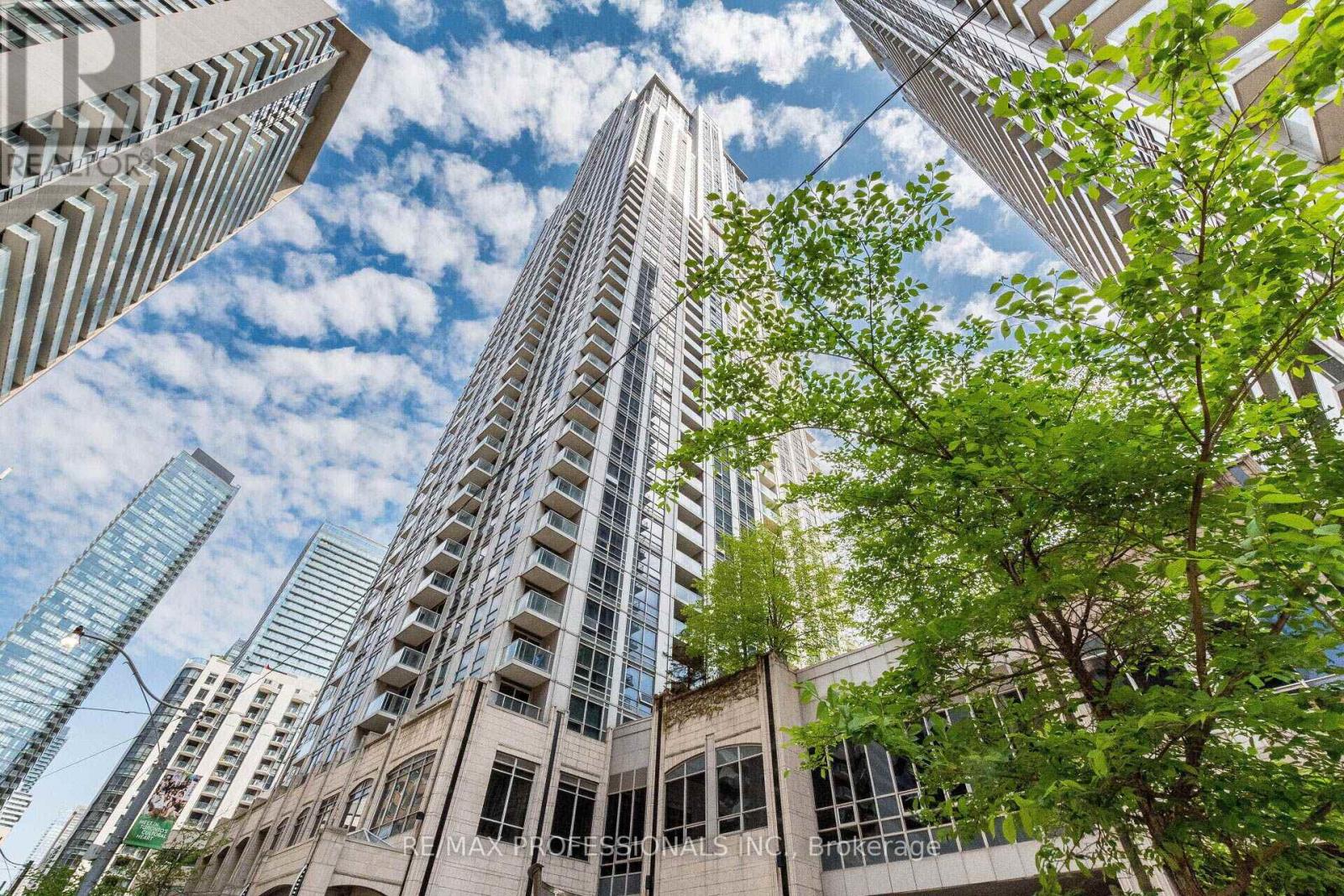 915 - 763 Bay Street Photo de la propriété 1