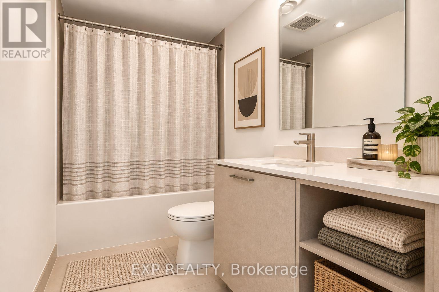 811 - 19 Western Battery Road Property Photo 3