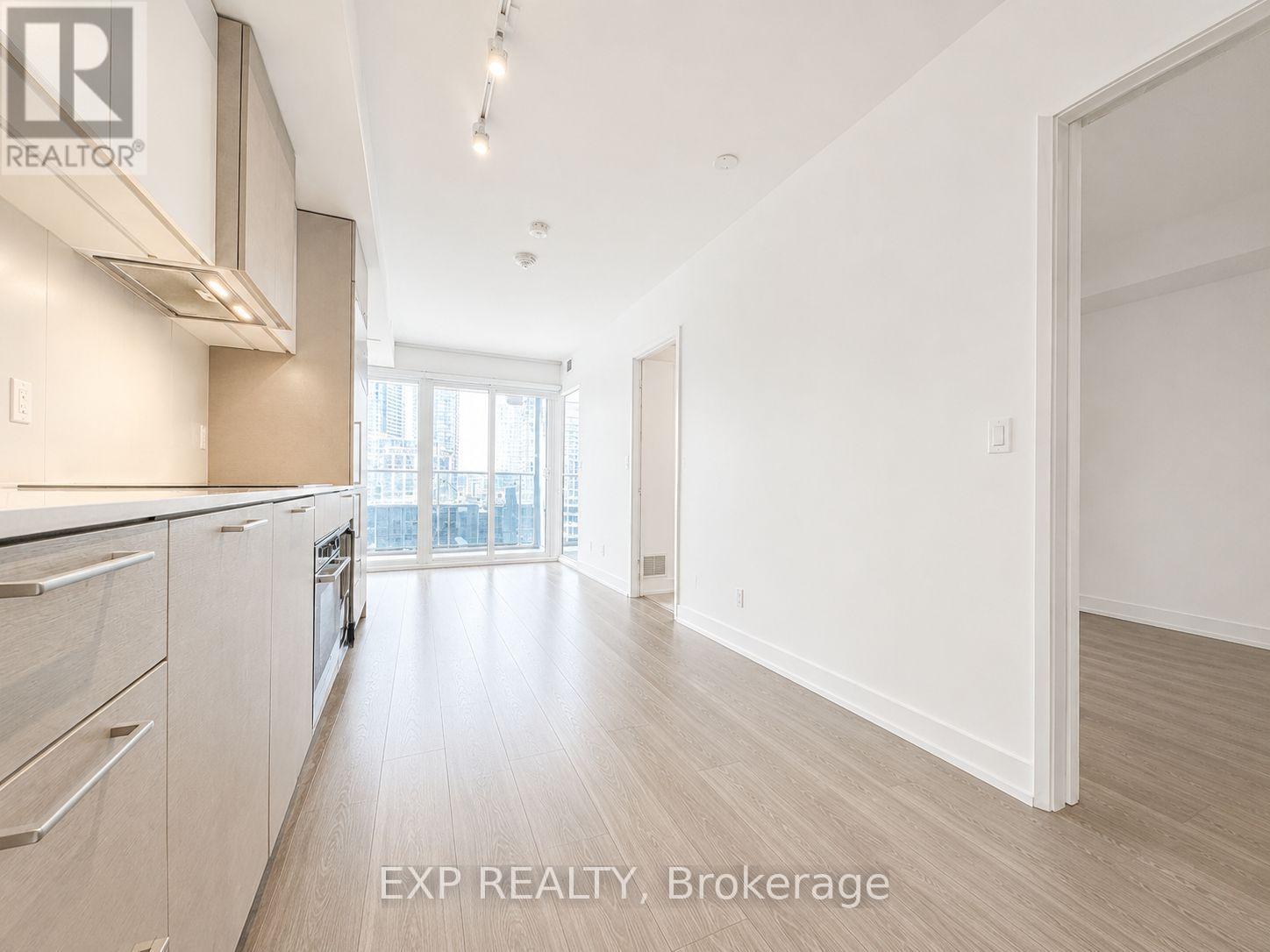811 - 19 Western Battery Road Property Photo 8