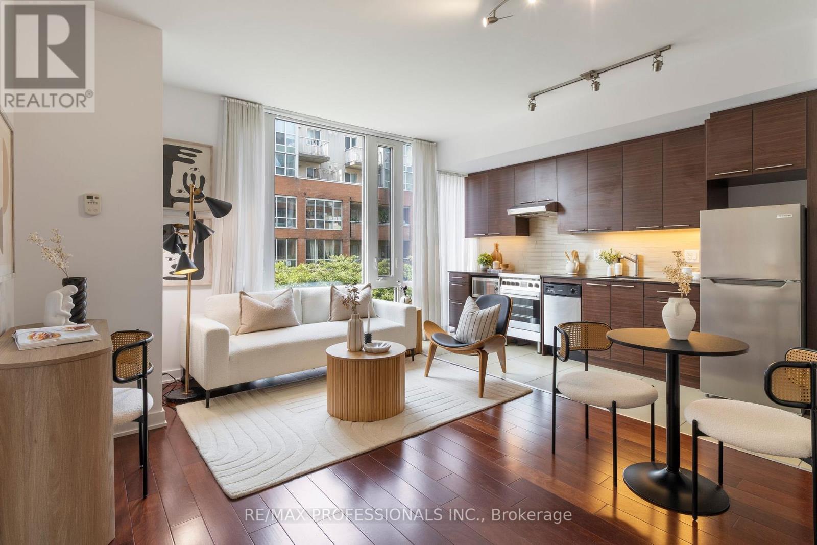 422 - 3 MARKET STREET Property Photo 1