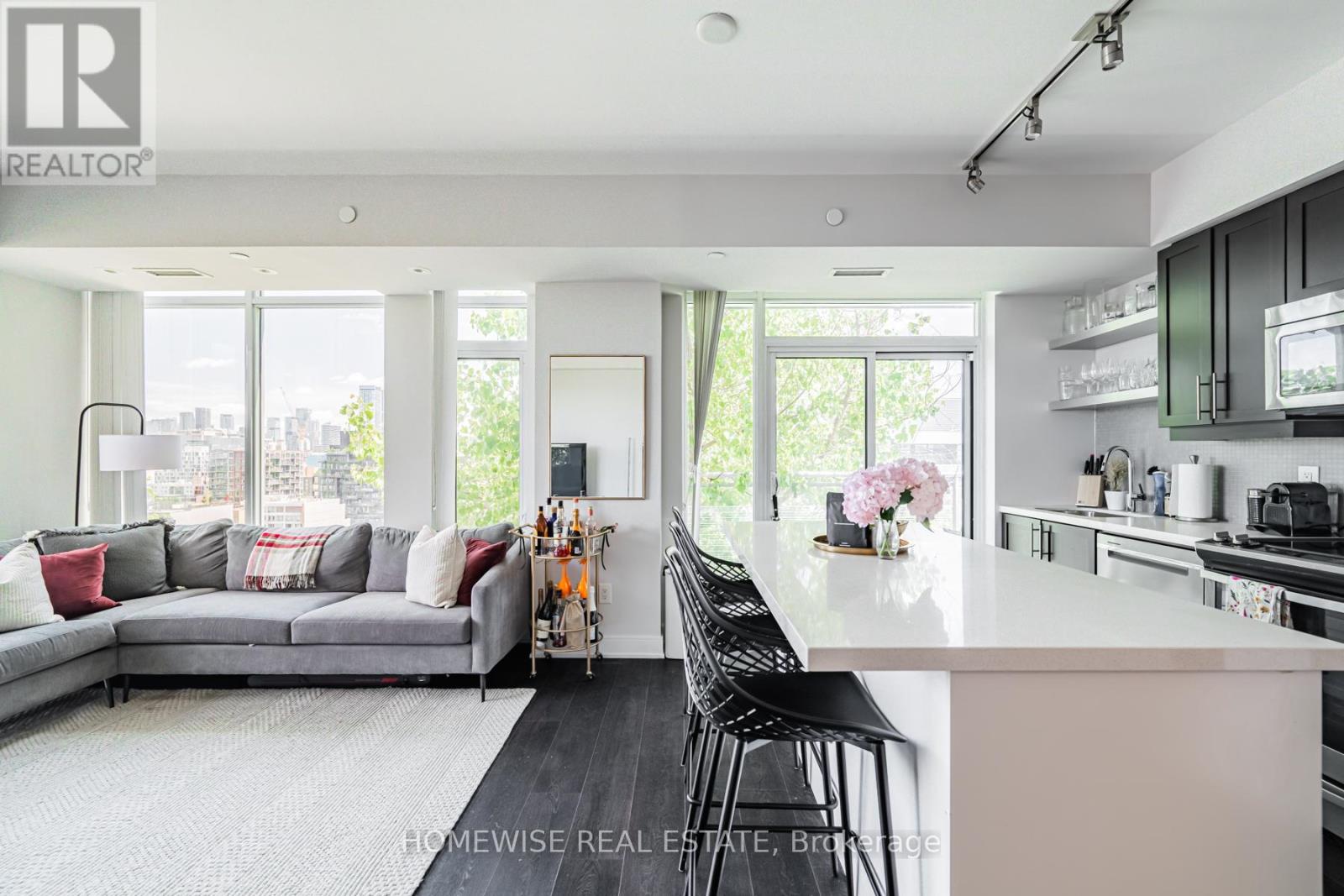 Lph12 - 525 Adelaide Street W Property Photo 1