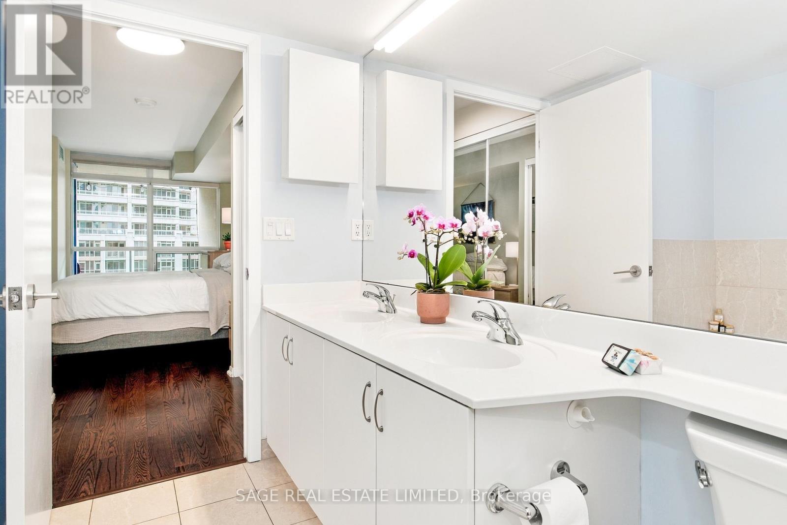 579 - 209 Fort York Boulevard Property Photo 19