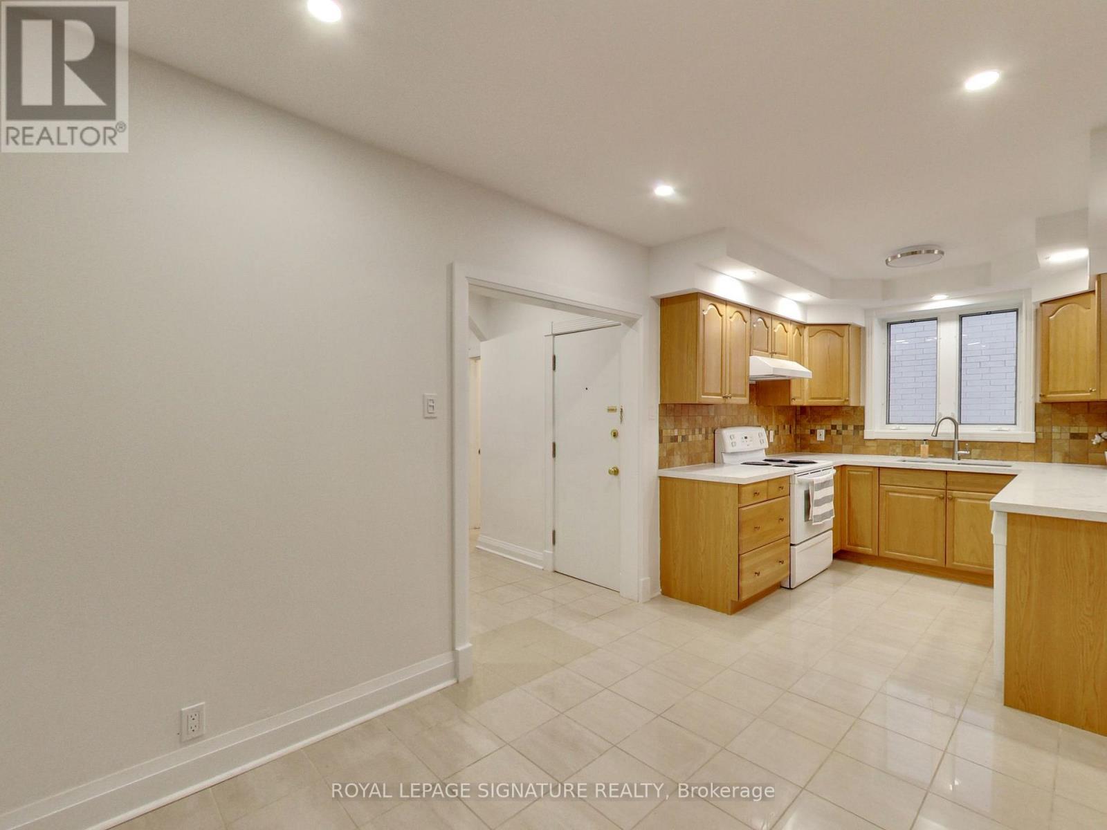 Main - 1691 Bathurst Street Property Photo 8