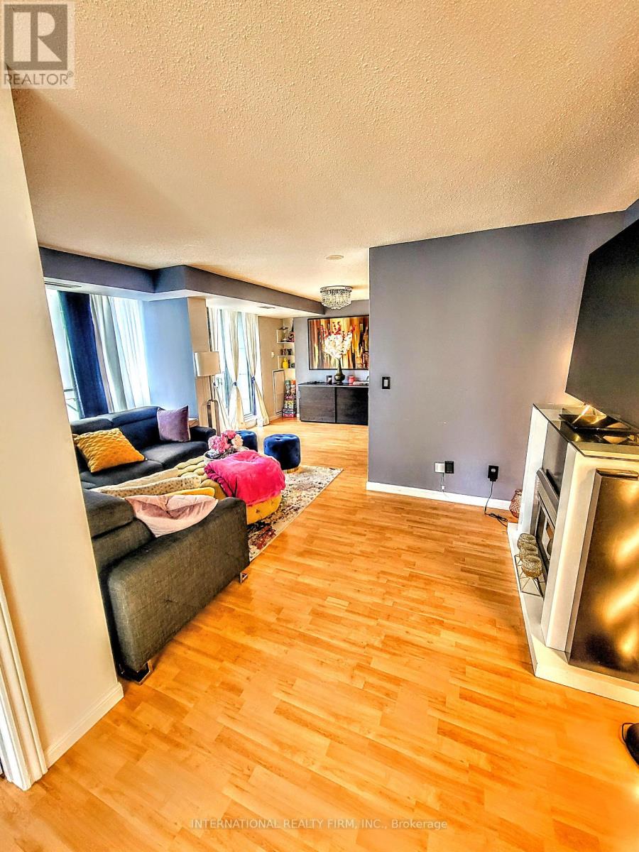 1209 - 140 Simcoe Street Property Photo 5