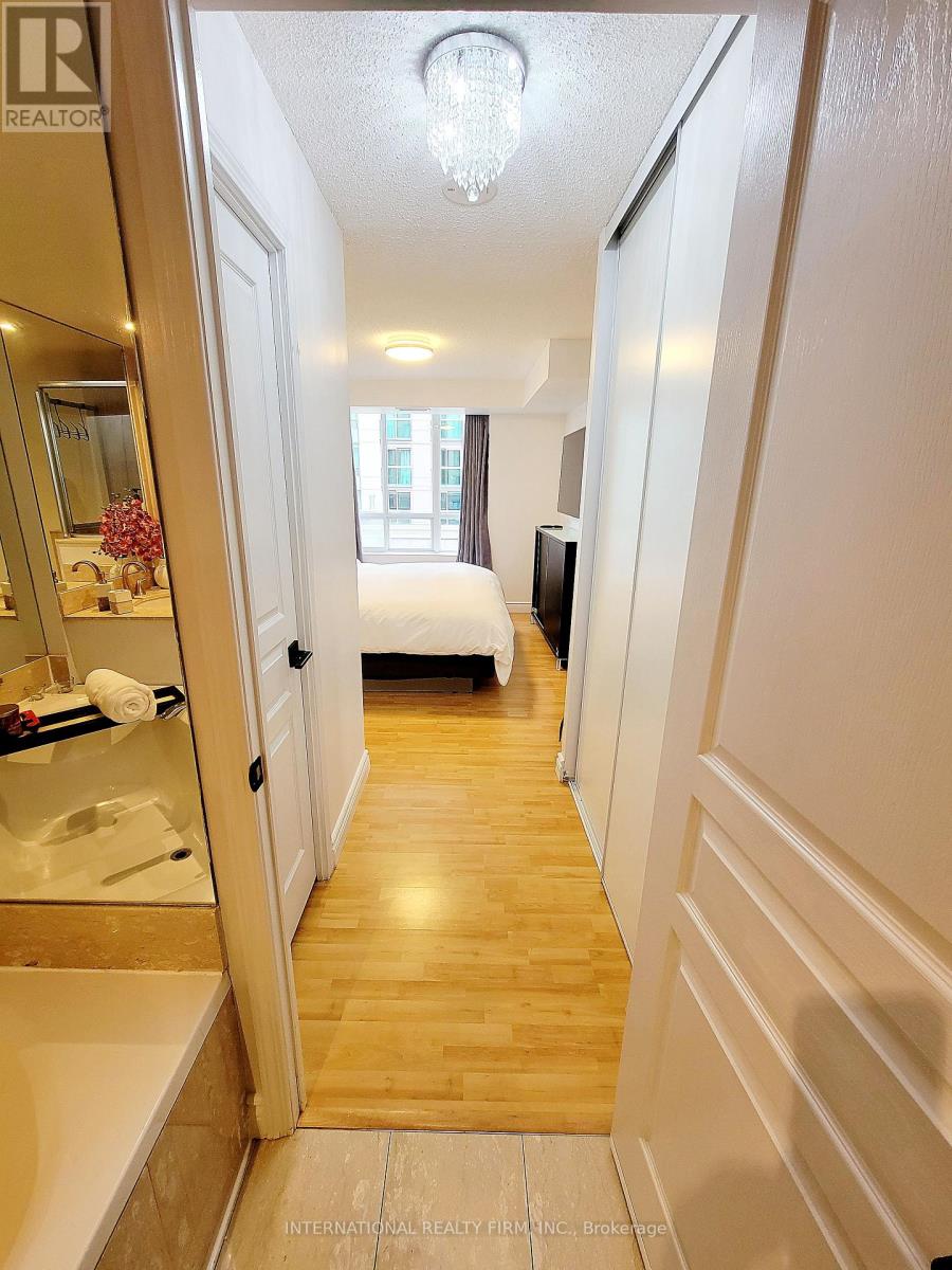 1209 - 140 Simcoe Street Property Photo 10