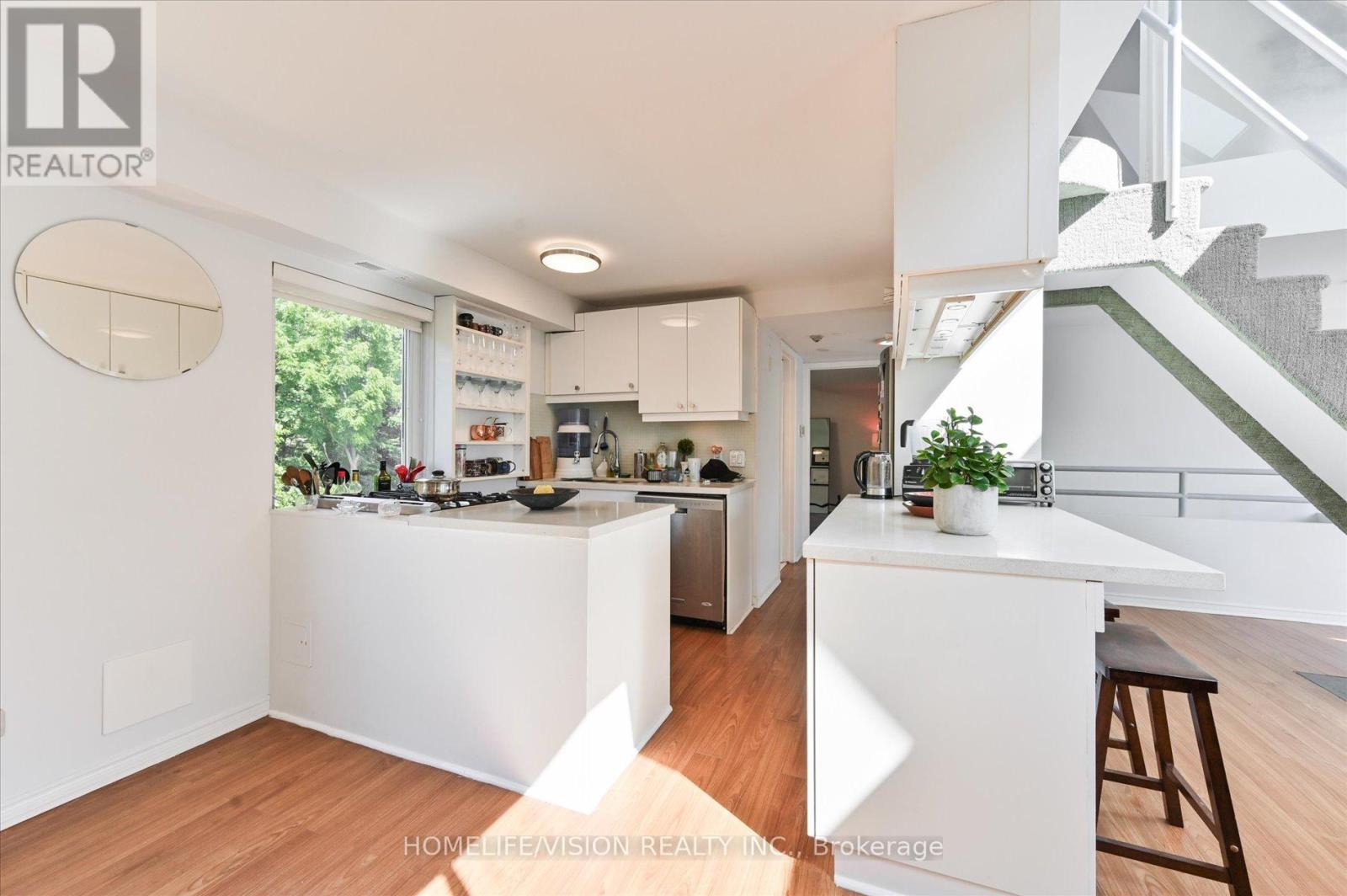 3rd Flr - 400 Summerhill Avenue Property Photo 12