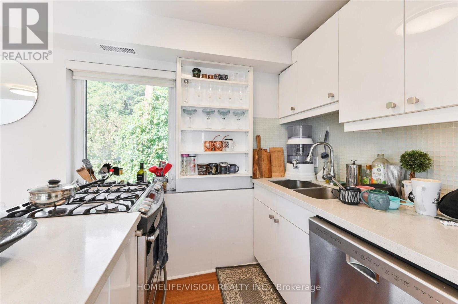 3rd Flr - 400 Summerhill Avenue Property Photo 15