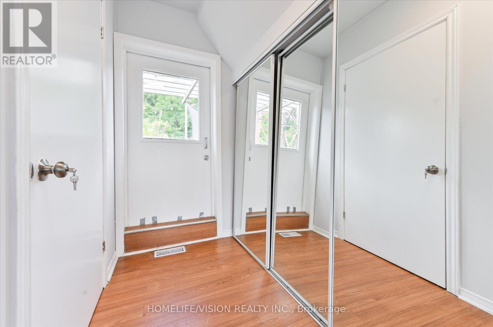 3rd Flr - 400 Summerhill Avenue Property Photo 28