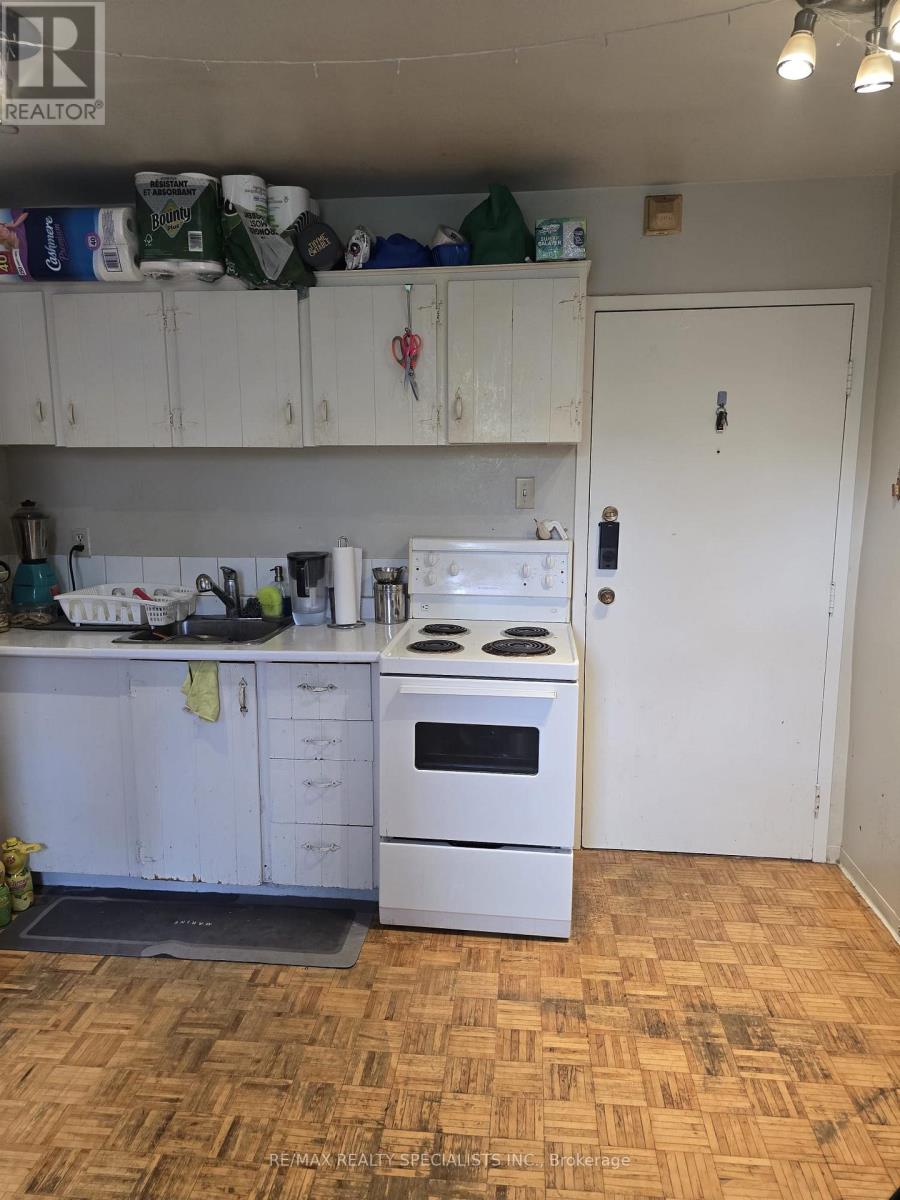 305 - 1087 BLOOR STREET W Property Photo 1