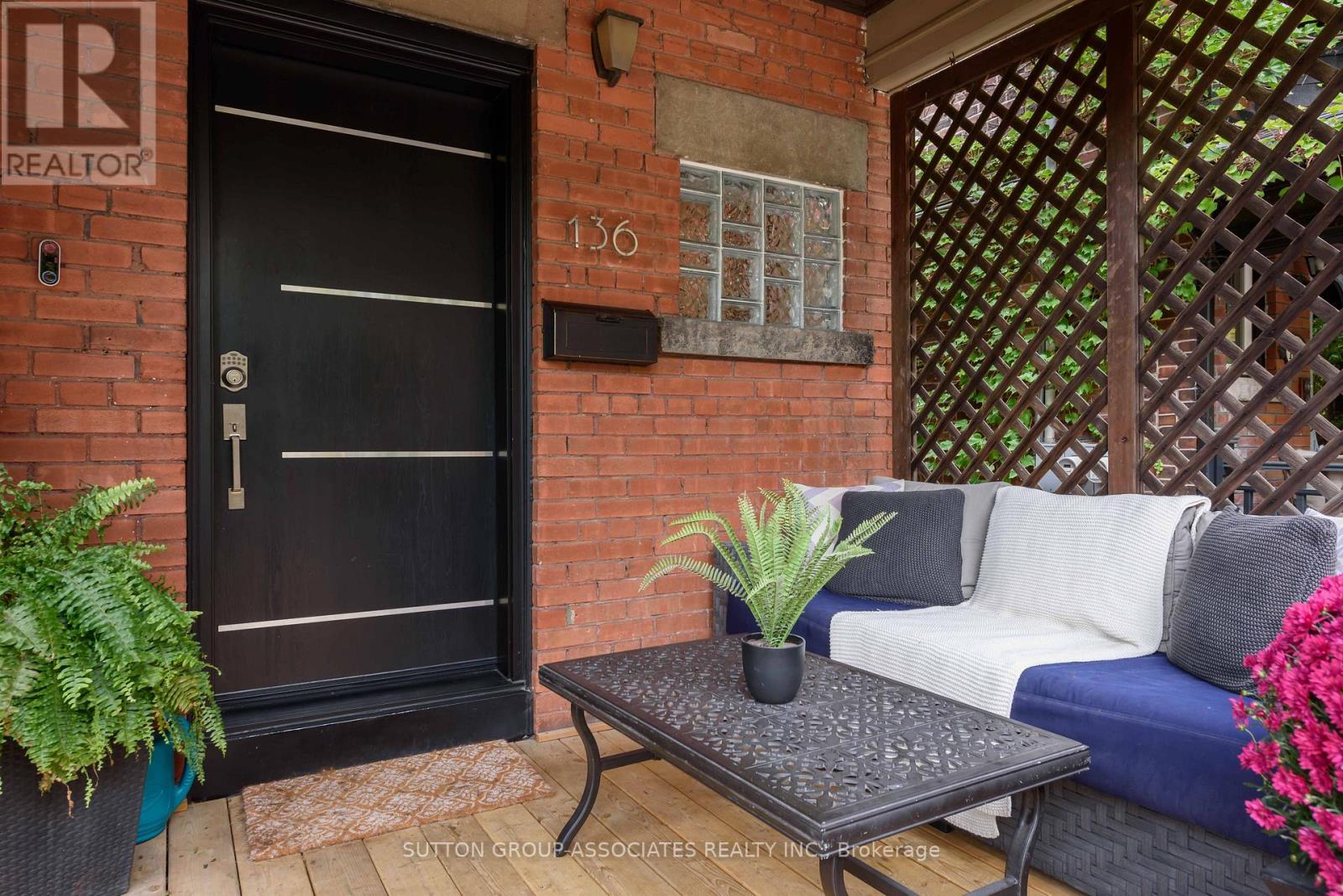136 Arlington Avenue Property Photo 3