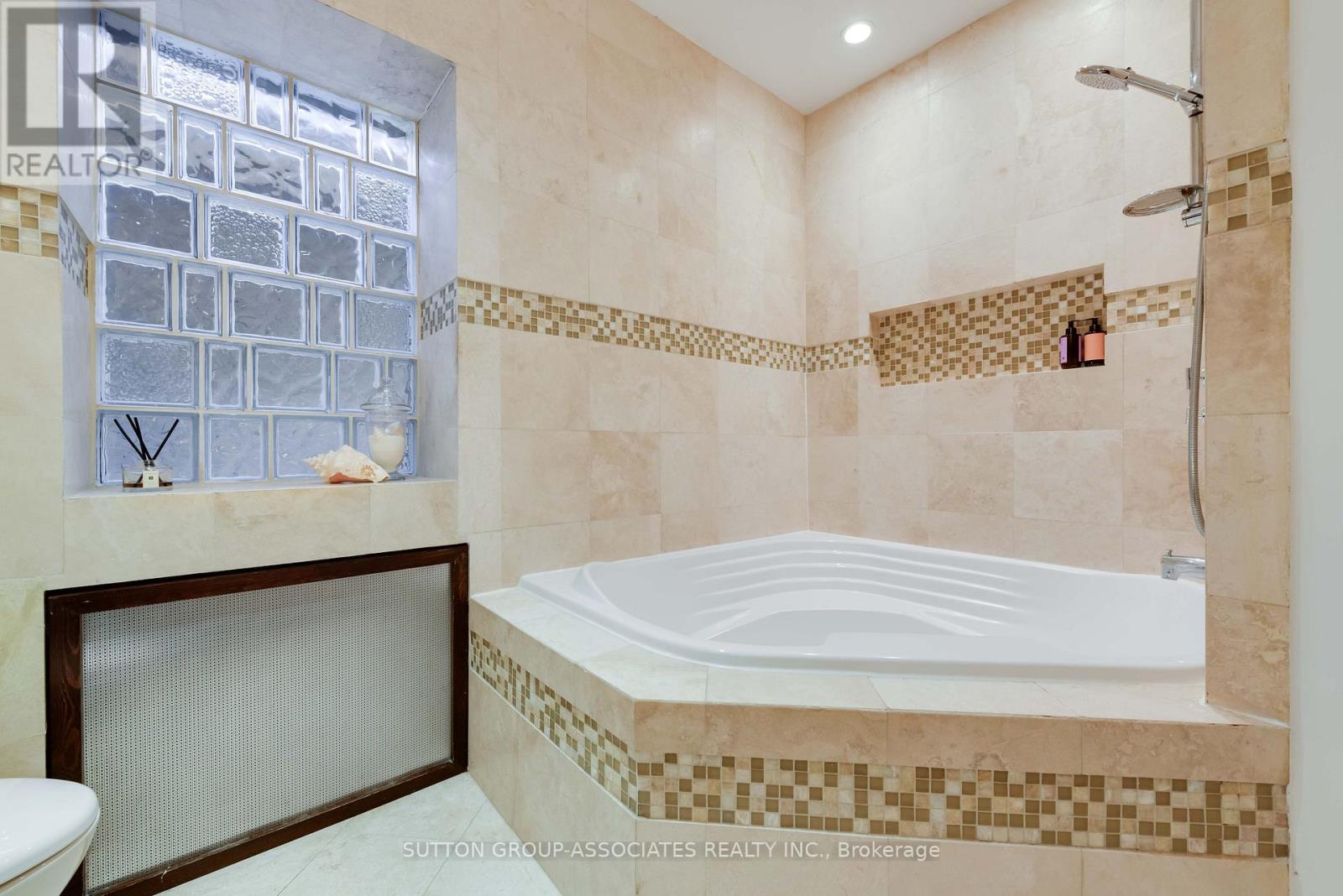 136 Arlington Avenue Property Photo 26