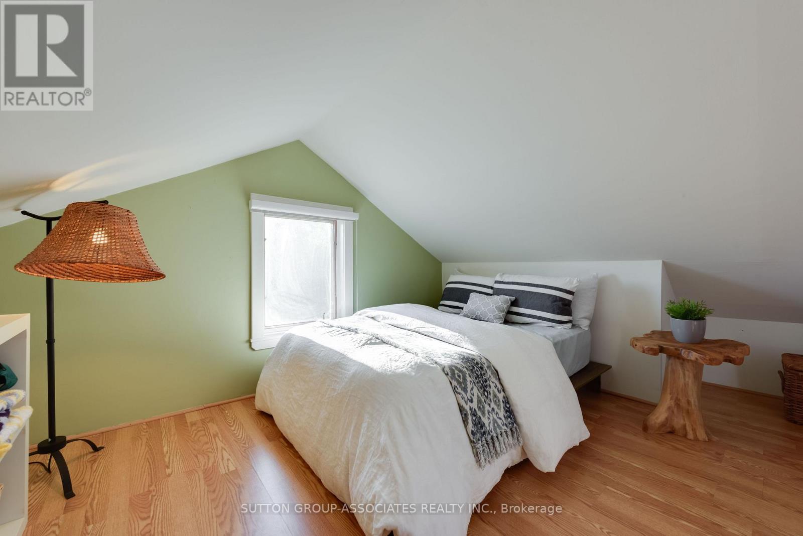136 Arlington Avenue Property Photo 30