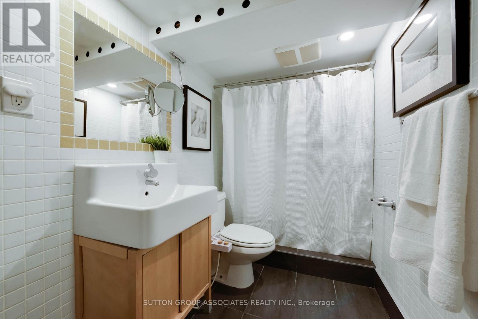 136 Arlington Avenue Property Photo 37