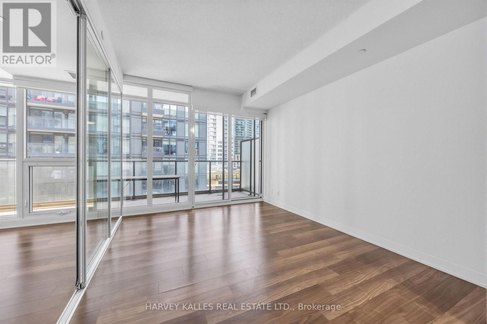608 - 90 Queens Wharf Road Property Photo 8