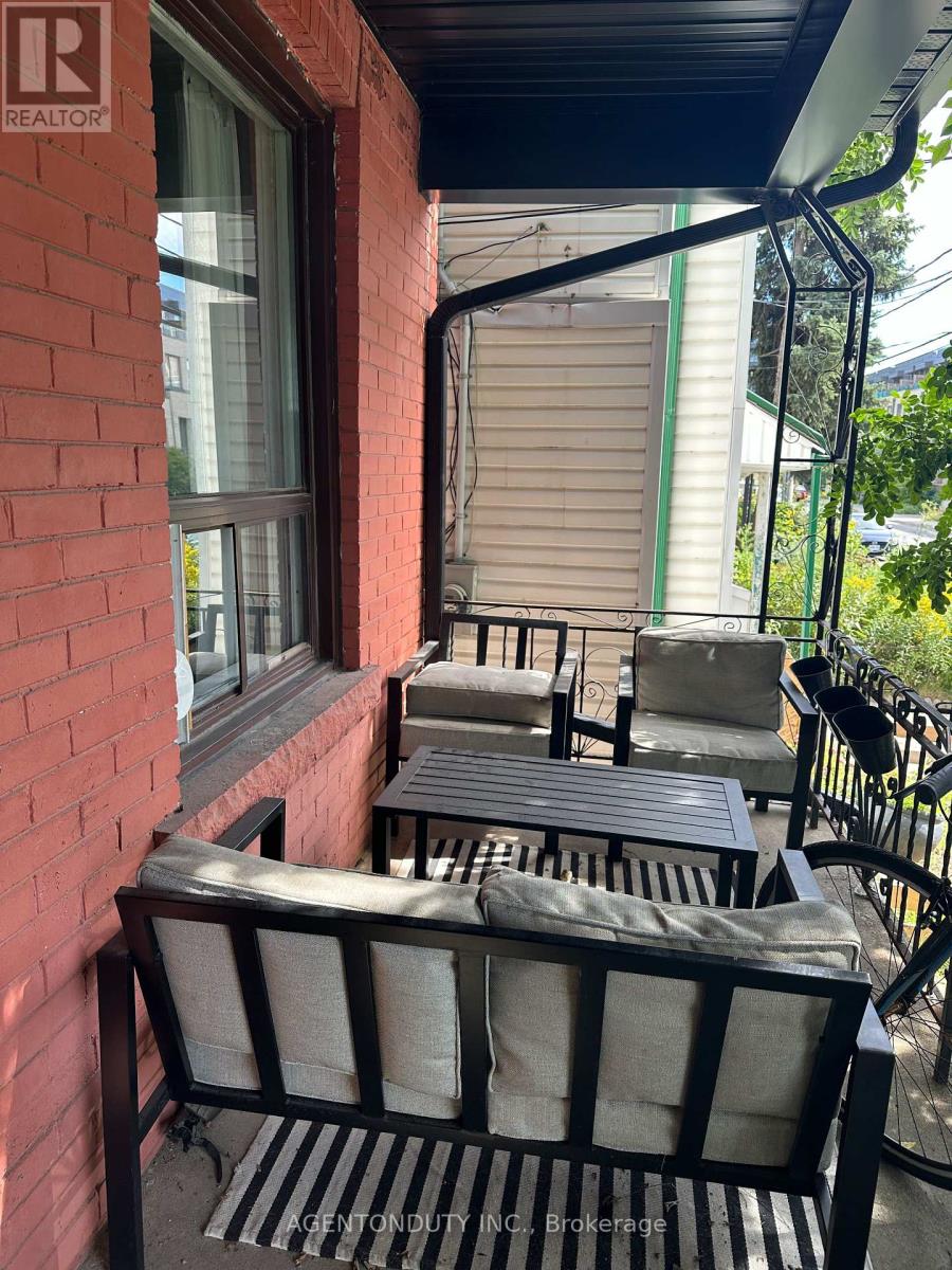 51 Perth Avenue Property Photo 2