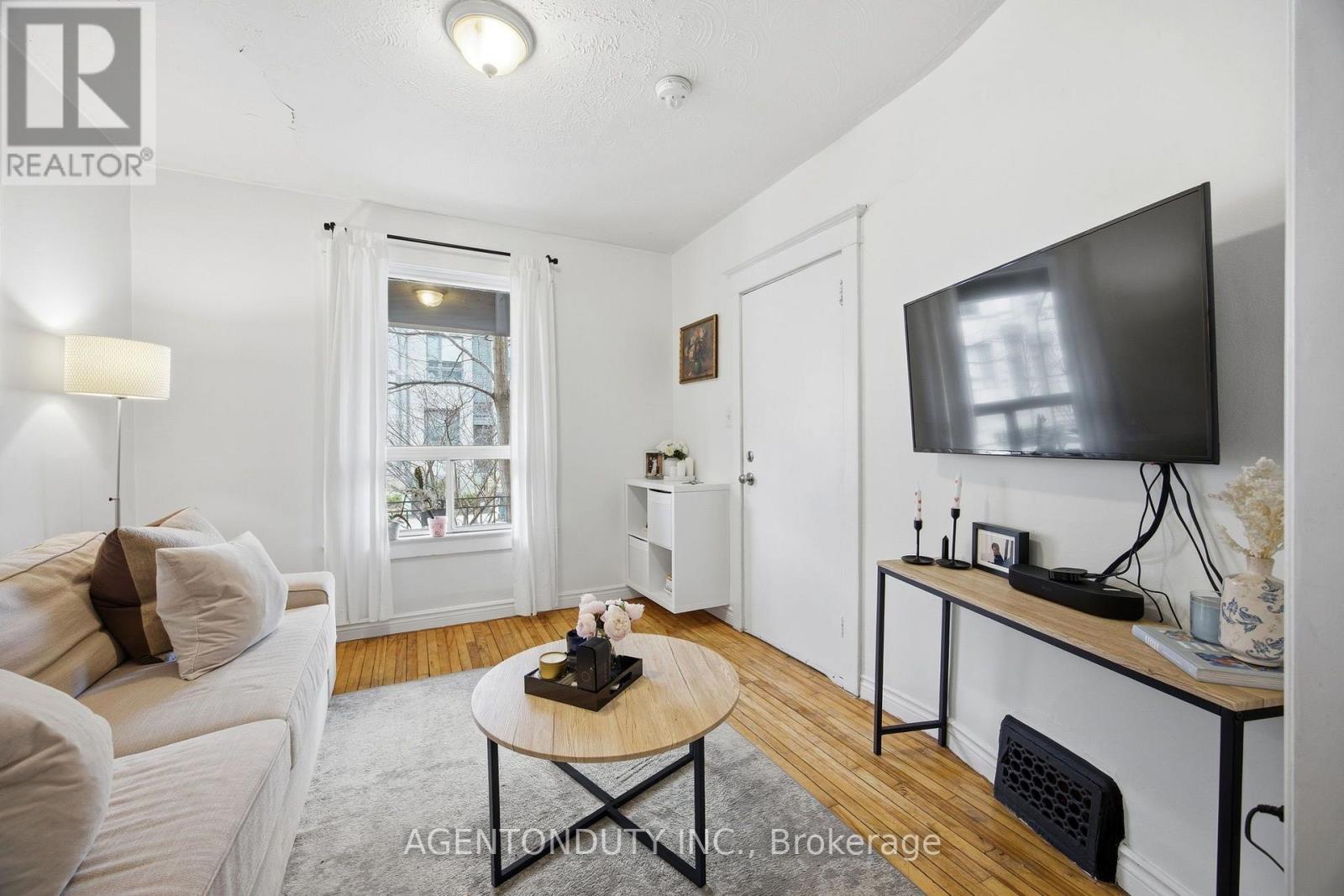 51 Perth Avenue Property Photo 6