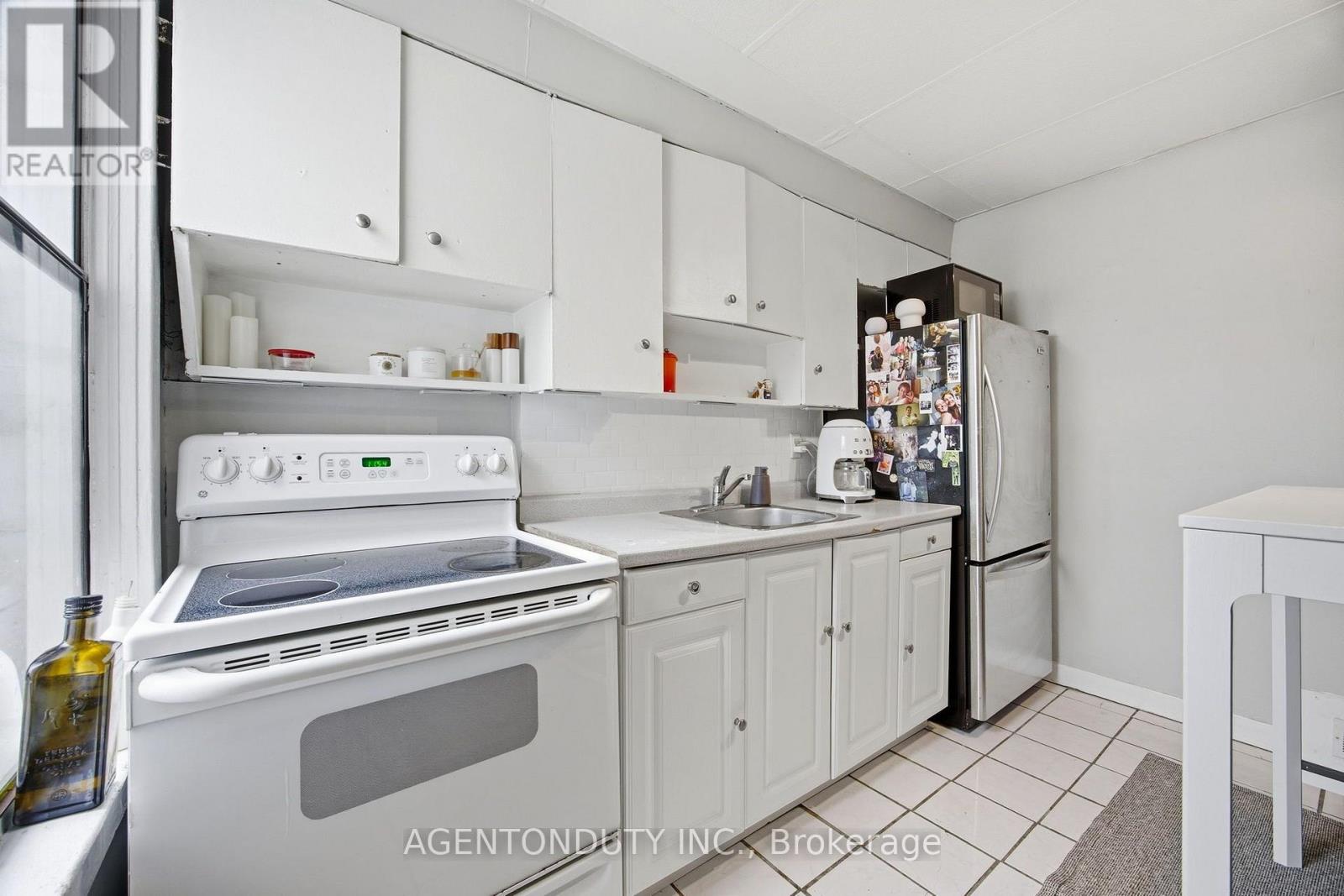 51 Perth Avenue Property Photo 10